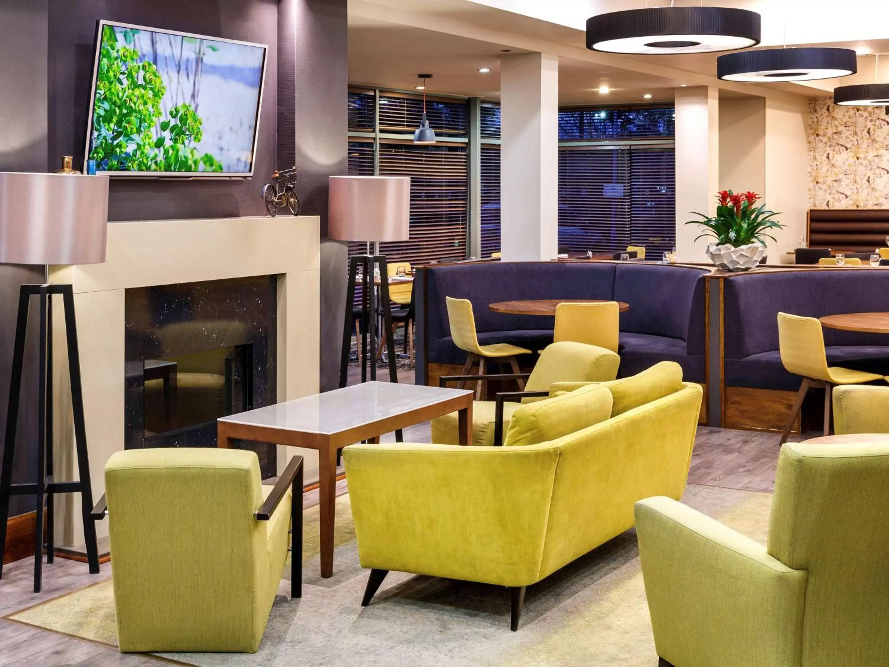 Property building, Lounge/Bar in Mercure Sheffield Parkway