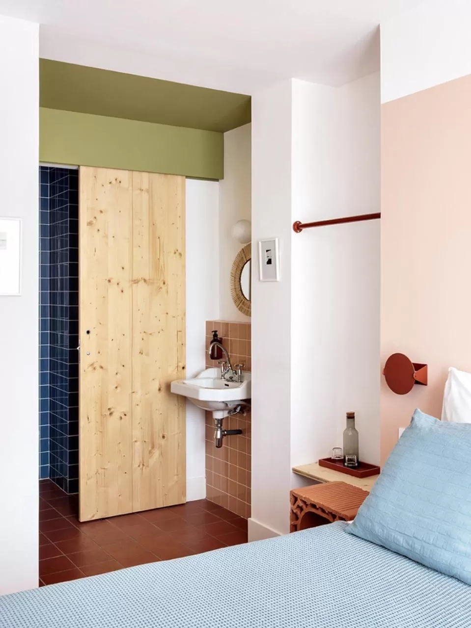 Bathroom, Bed in Hôtel Voltaire