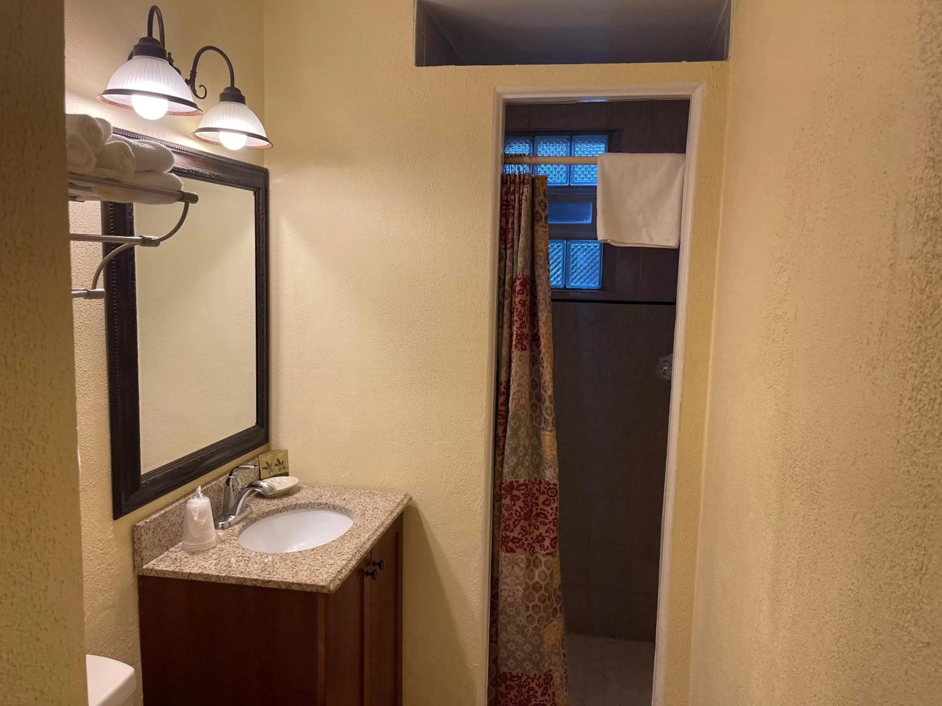 Bathroom in Pikes Peak Inn