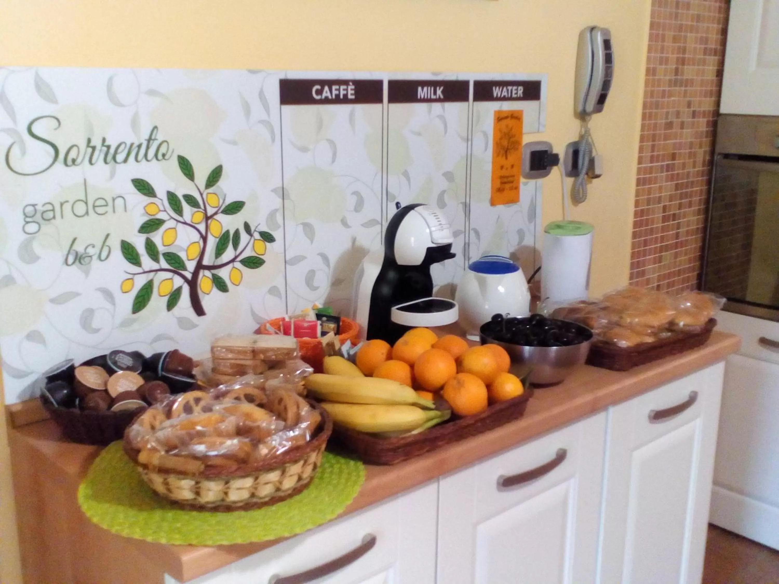 Food and drinks in b&b Sorrento Garden