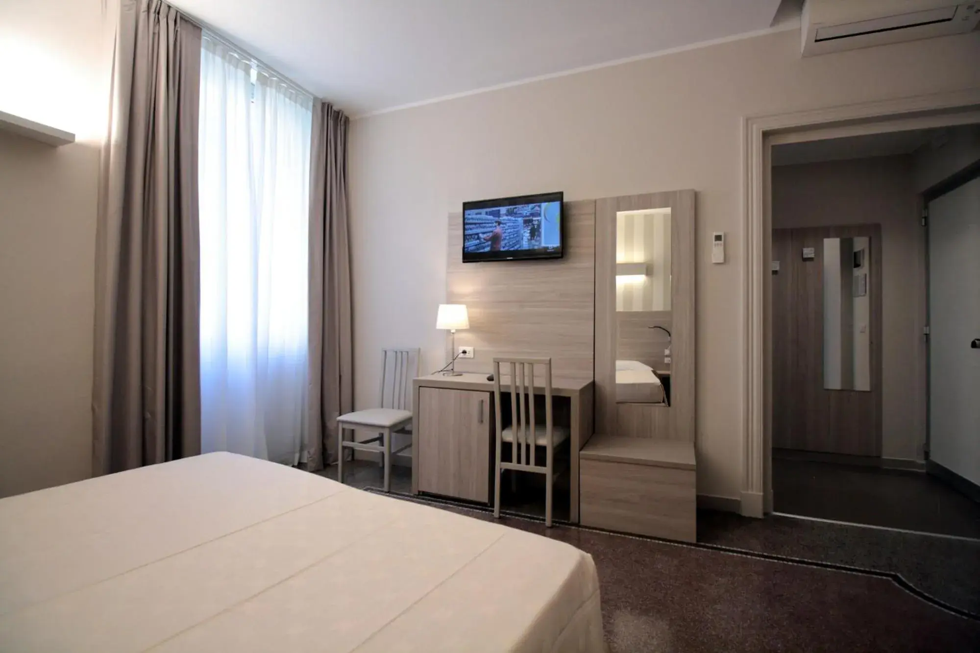 TV/Entertainment Center in Hotel Vittoria