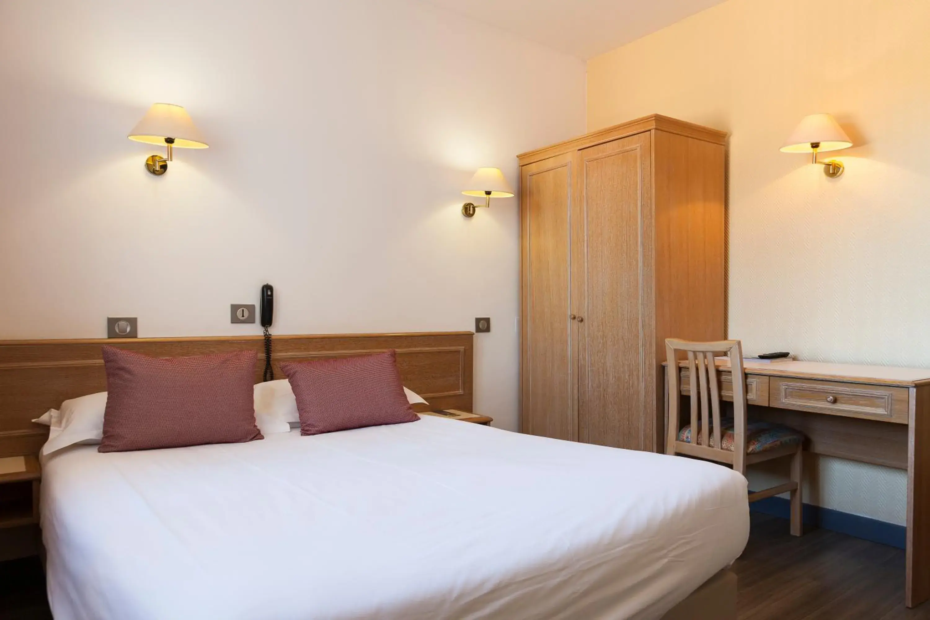 Photo of the whole room, Bed in LOGIS HOTEL & RESTAURANT L'ETAPE Bouc Bel Air - Gardanne Photo of the whole room, Bed in LOGIS HOTEL & RESTAURANT L'ETAPE Bouc Bel Air - Gardanne