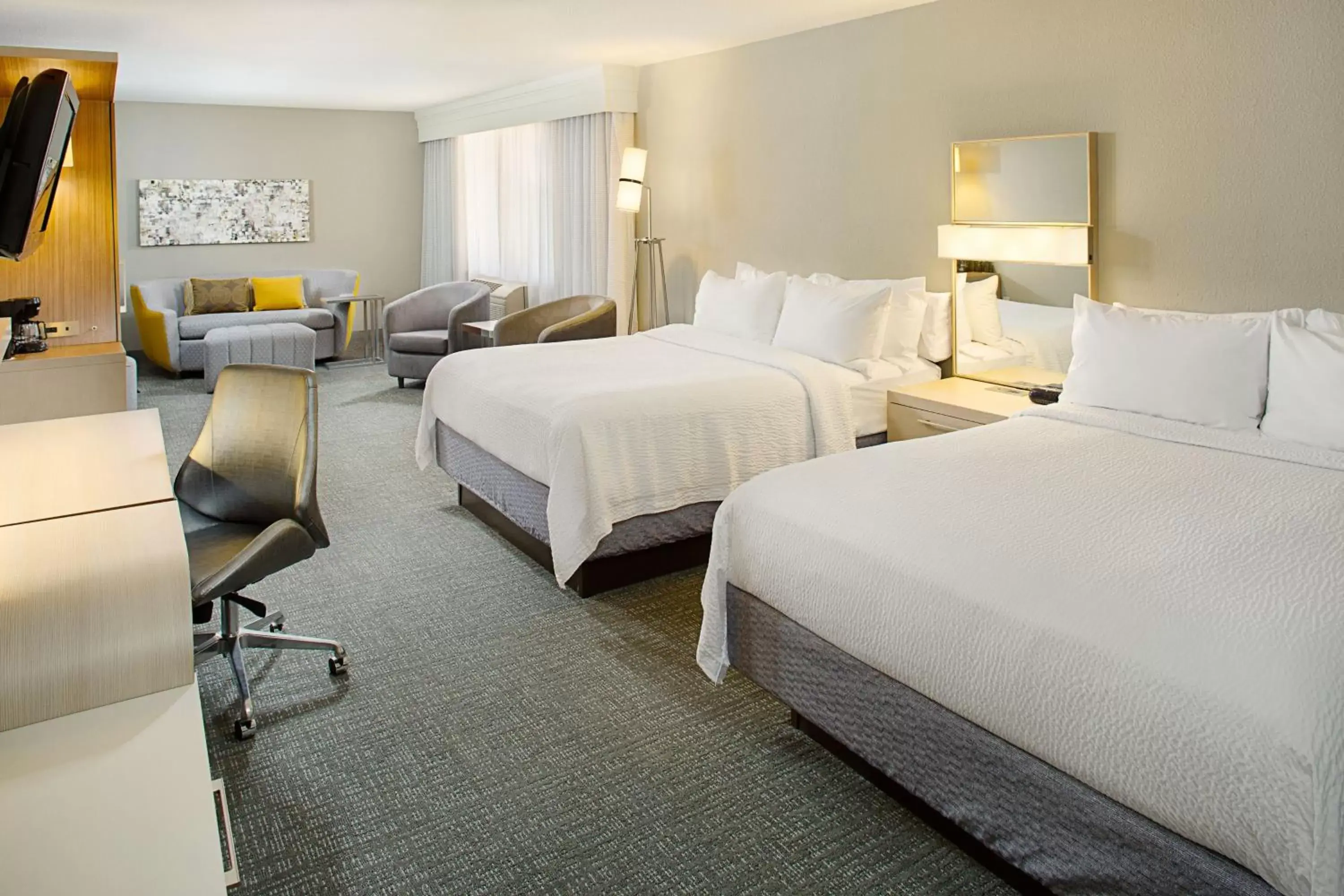 Photo of the whole room, Bed in Courtyard by Marriott Sacramento Midtown