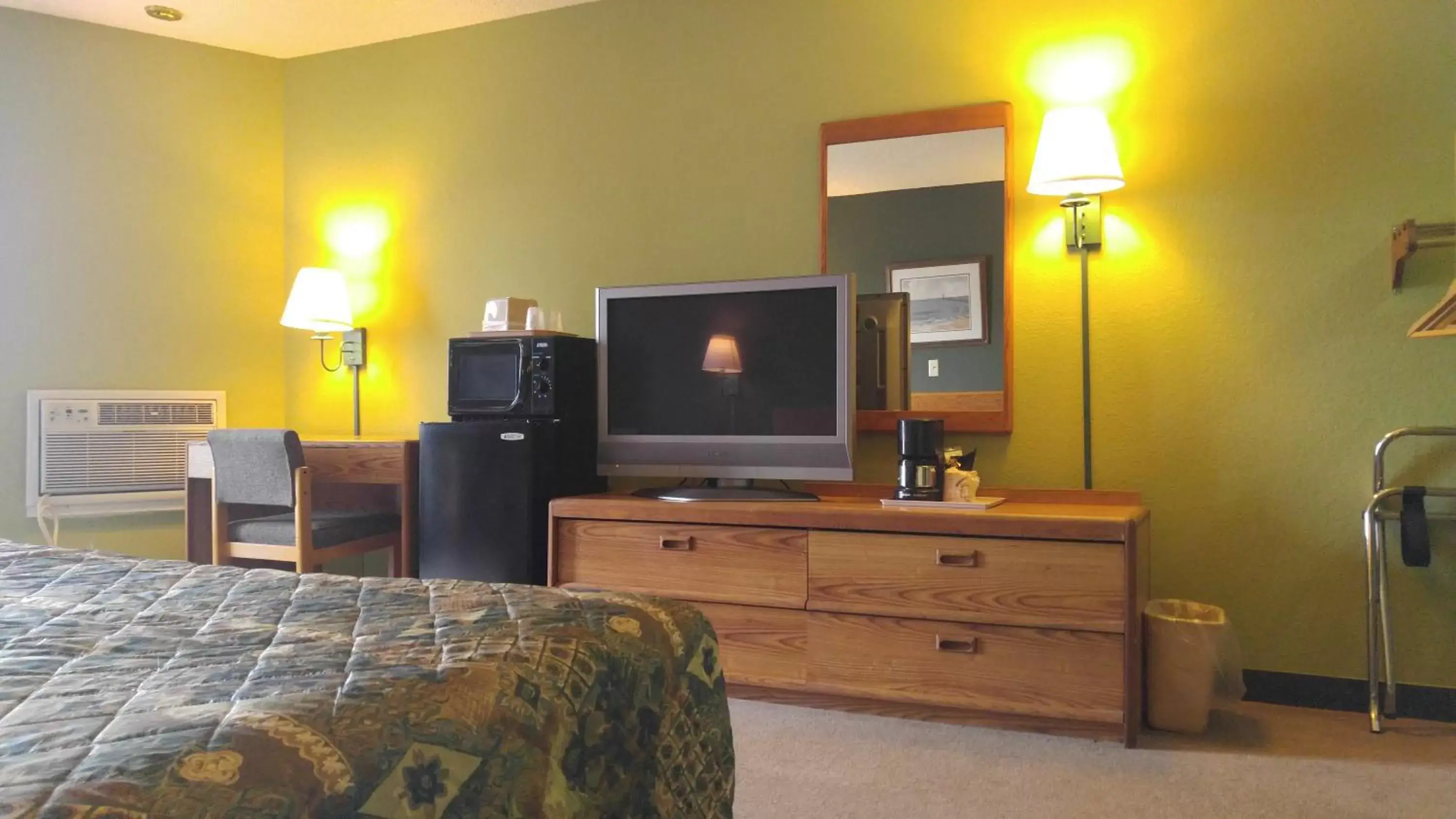 Other, TV/Entertainment Center in Harbor Lights Lodge