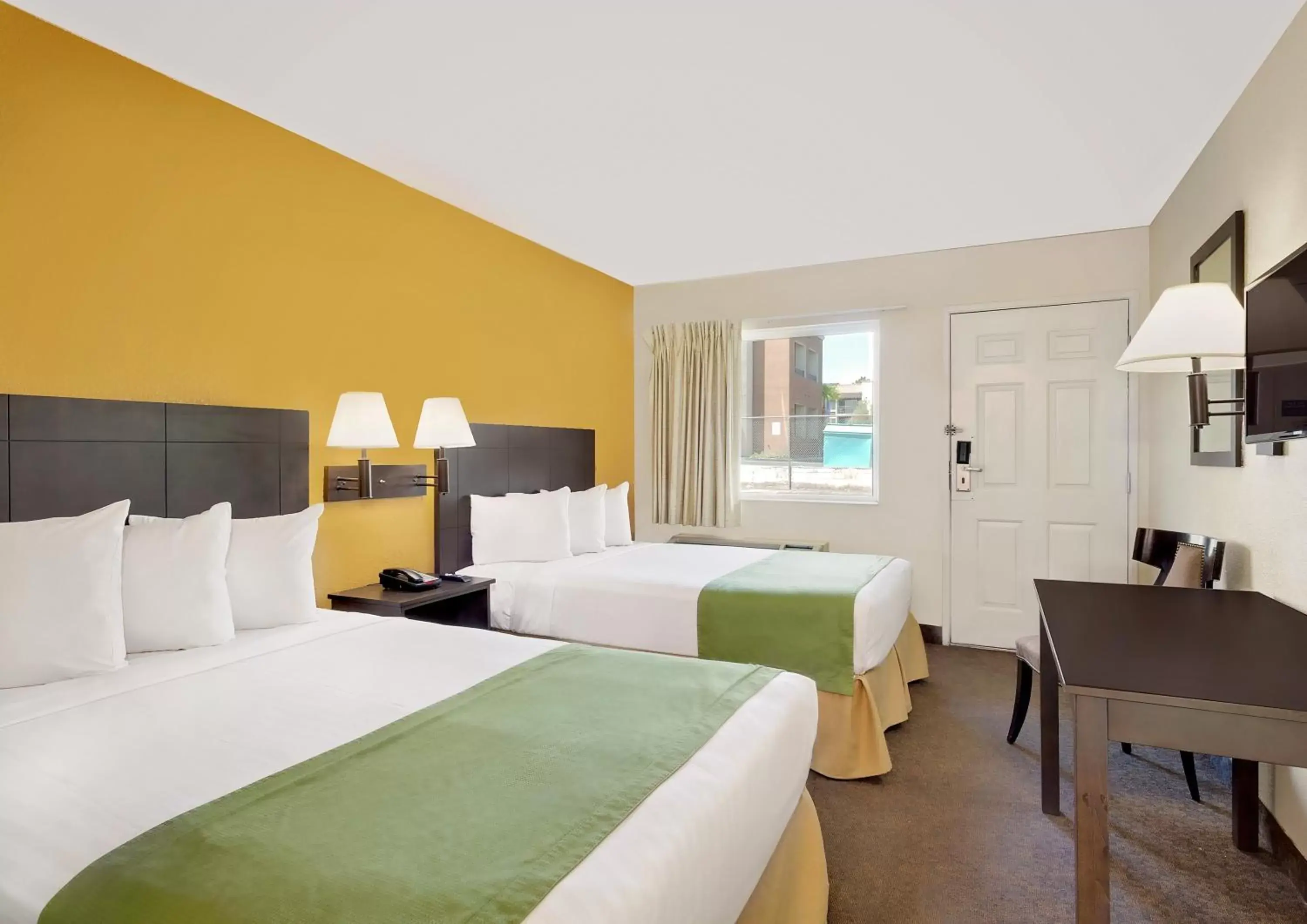 Bed, Room Photo in Howard Johnson by Wyndham Las Vegas near the Strip