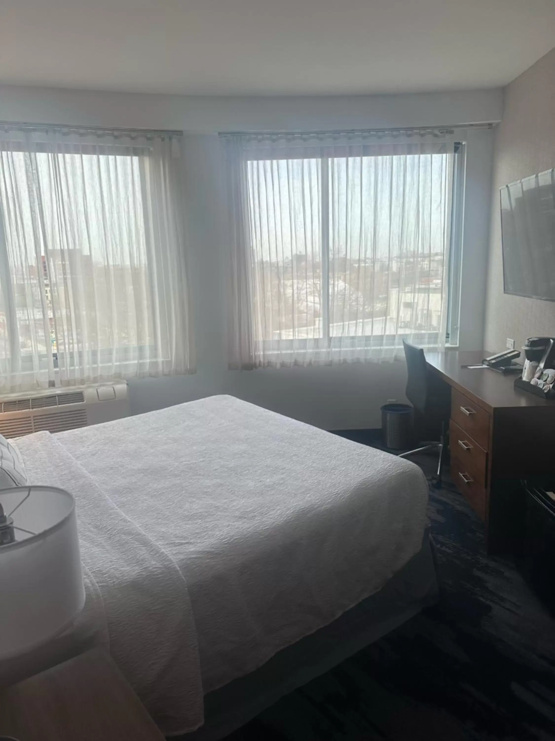 Bathroom, Bed in Fairfield Inn & Suites By Marriott New York Brooklyn