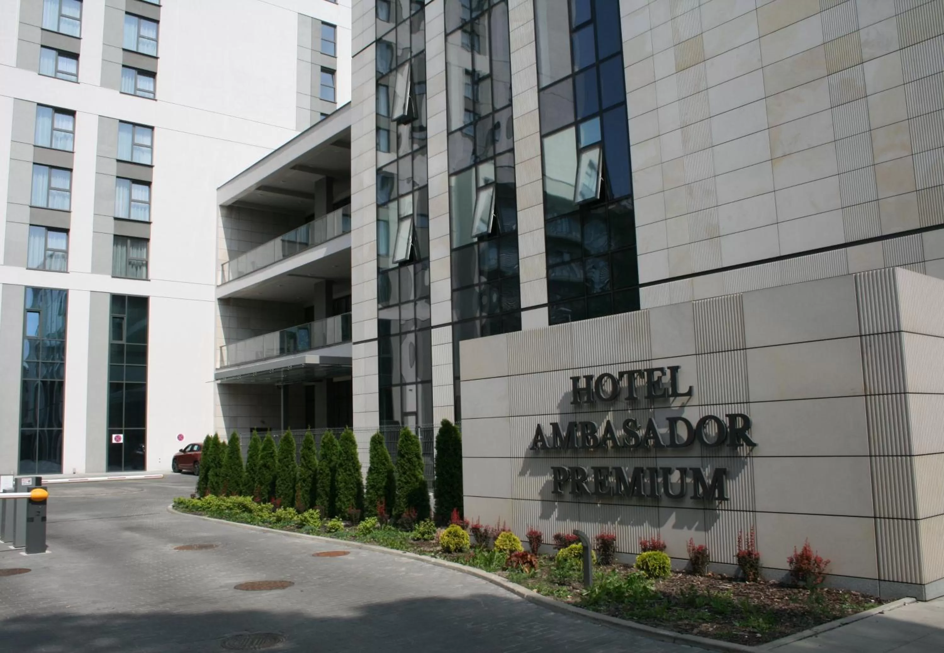 Property building in Ambasador Premium