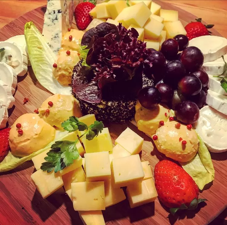 Buffet breakfast in Hotel & Restaurant Zum Karpfen