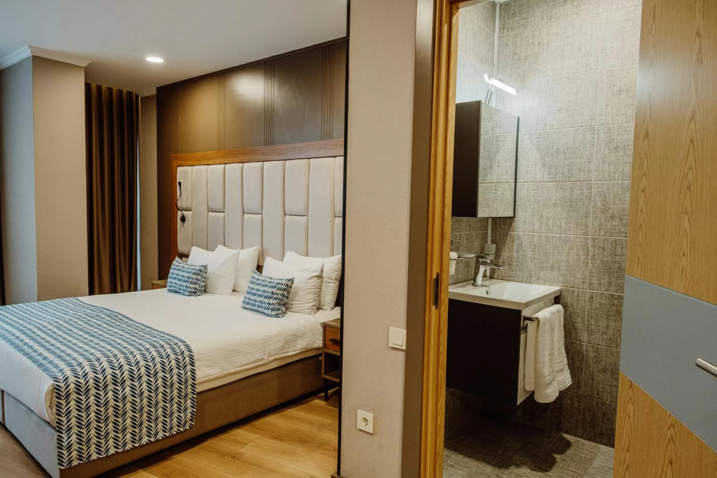 Bathroom, Bed in King Solomon Batumi Hotel