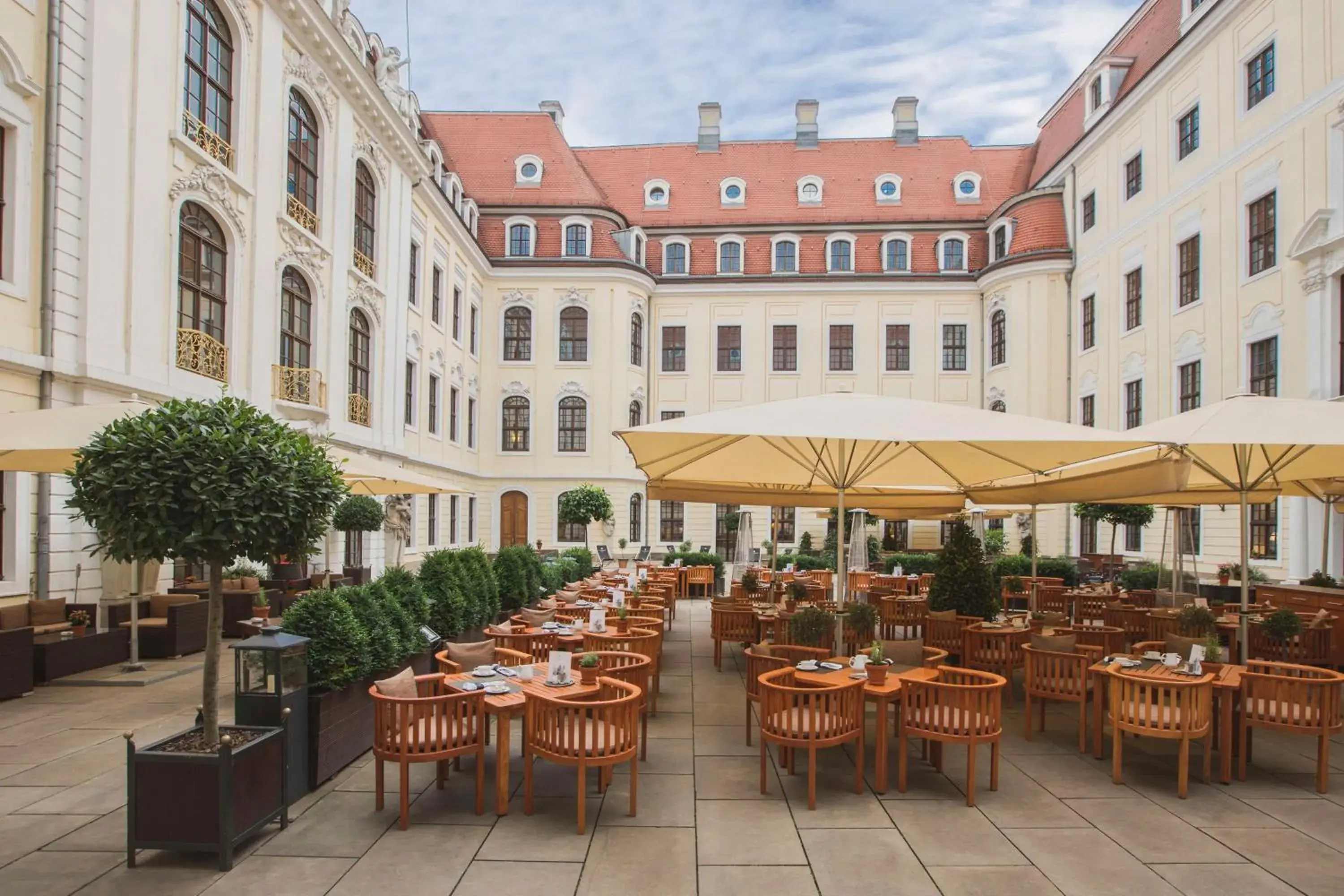 Property building, Restaurant/Places to Eat in Kempinski Hotel Taschenbergpalais Dresden