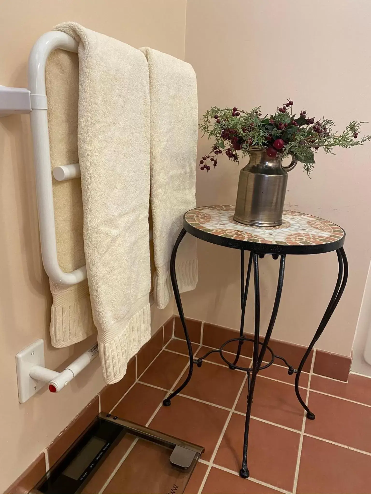 towels, Seating Area in Chambery Inn