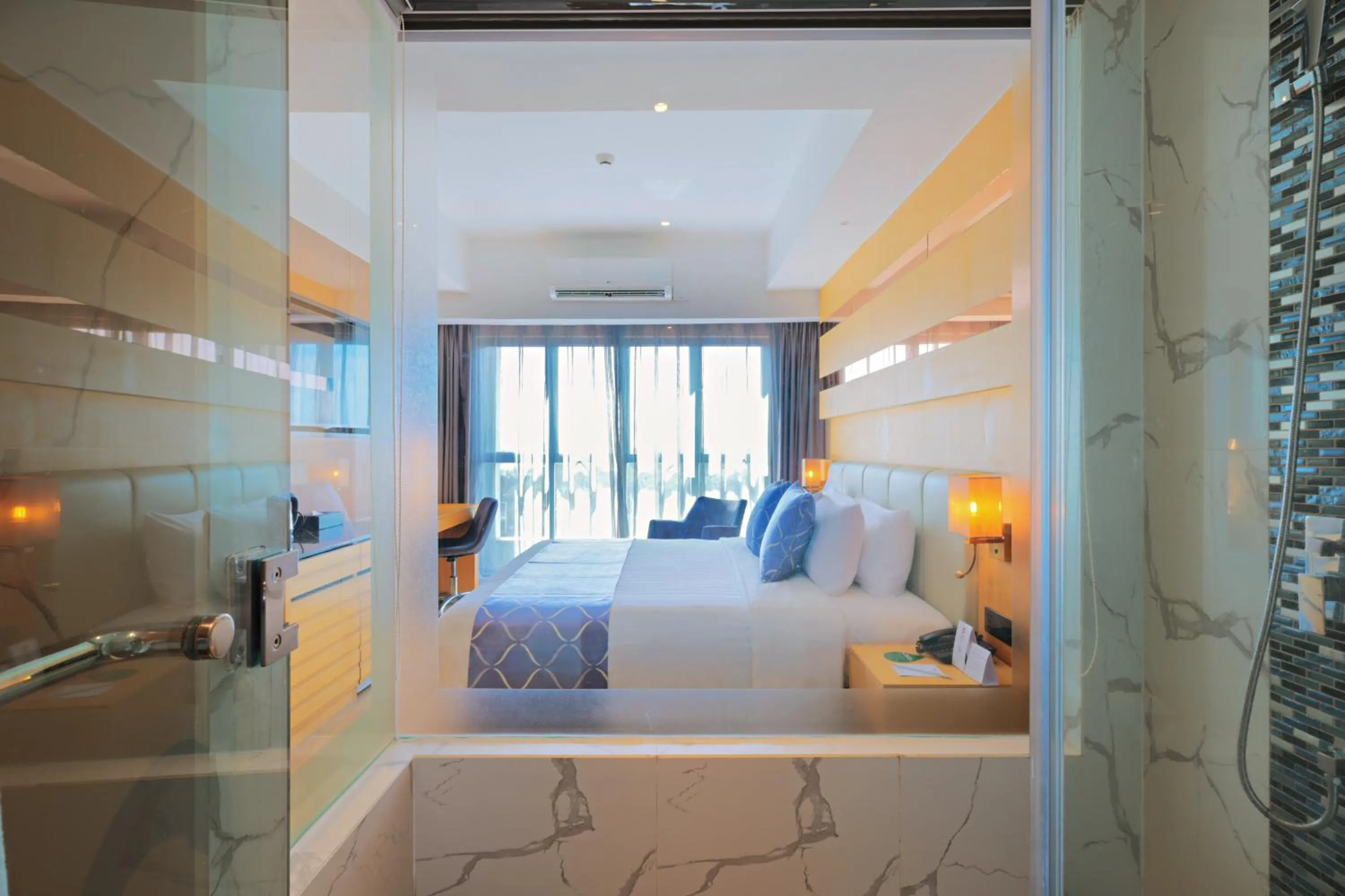 Bathroom, Bed in Best Western Plus Metro Clark