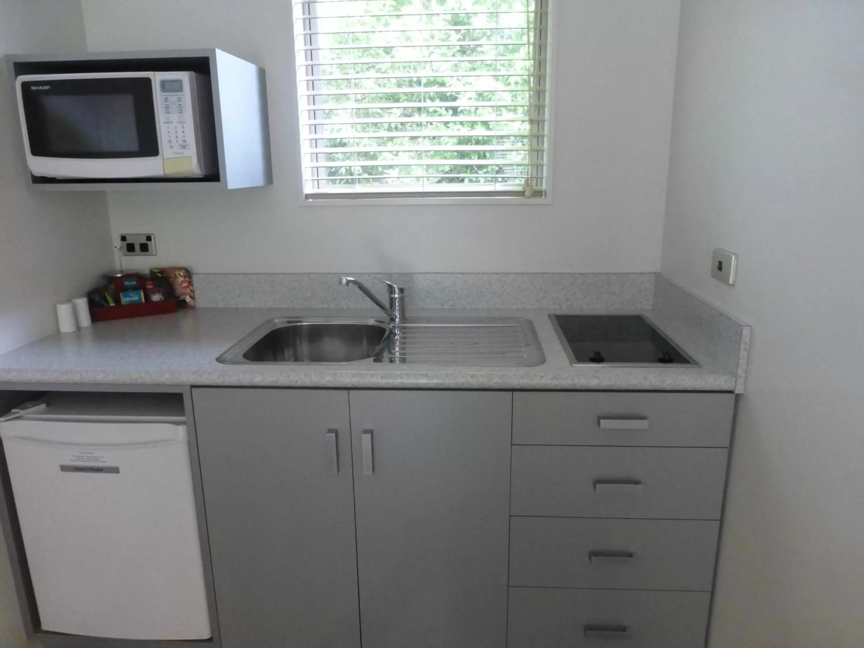 Kitchen or kitchenette, Kitchen/Kitchenette in The Park Motel