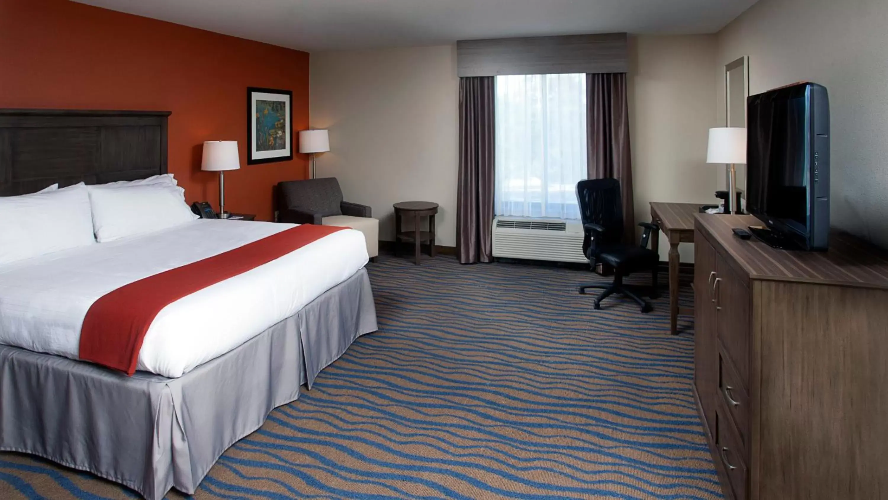 Photo of the whole room, Bed in Holiday Inn Express Hotel & Suites Morgan City- Tiger Island, an IHG Hotel