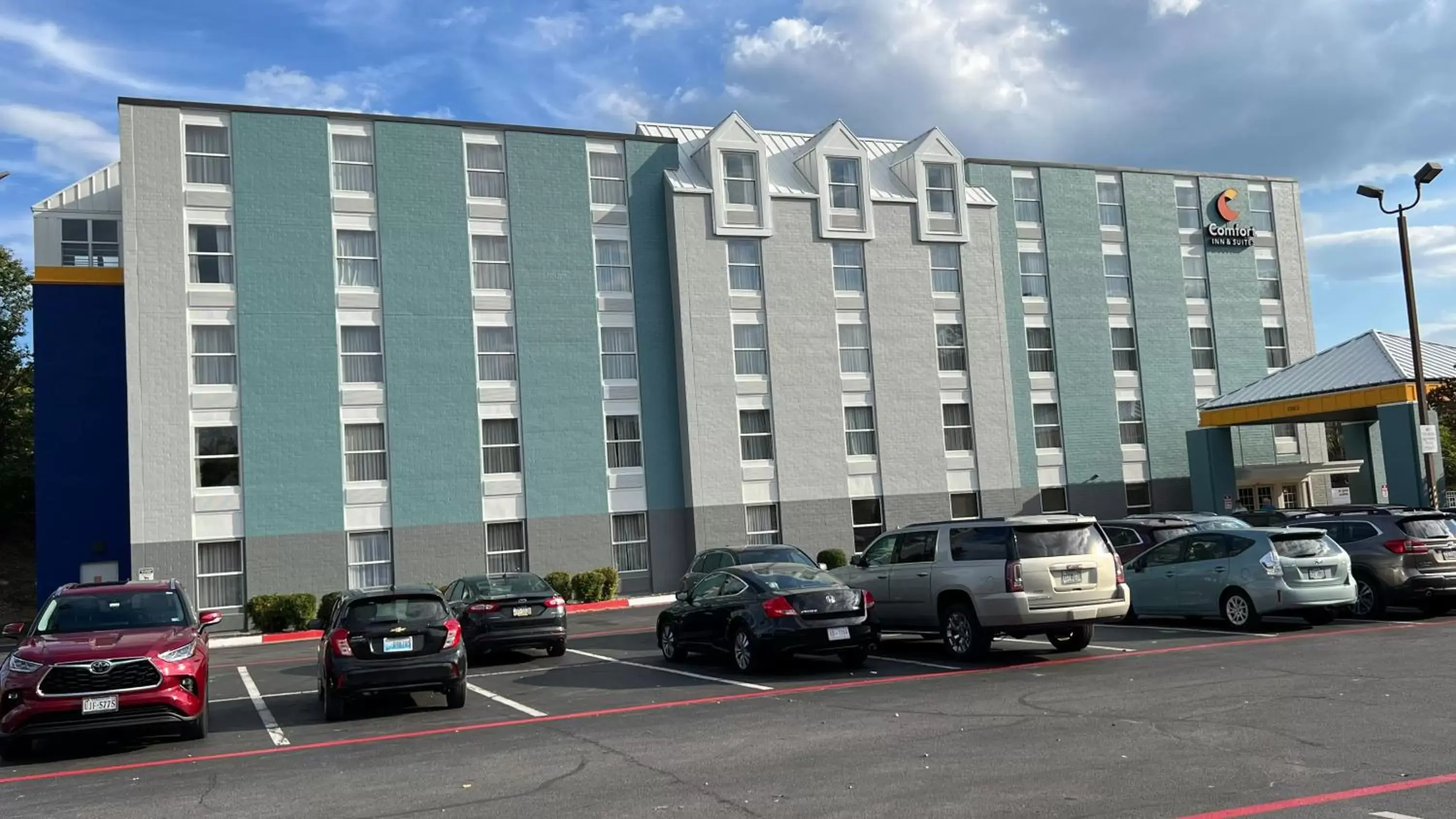 Property Building in Comfort Inn & Suites