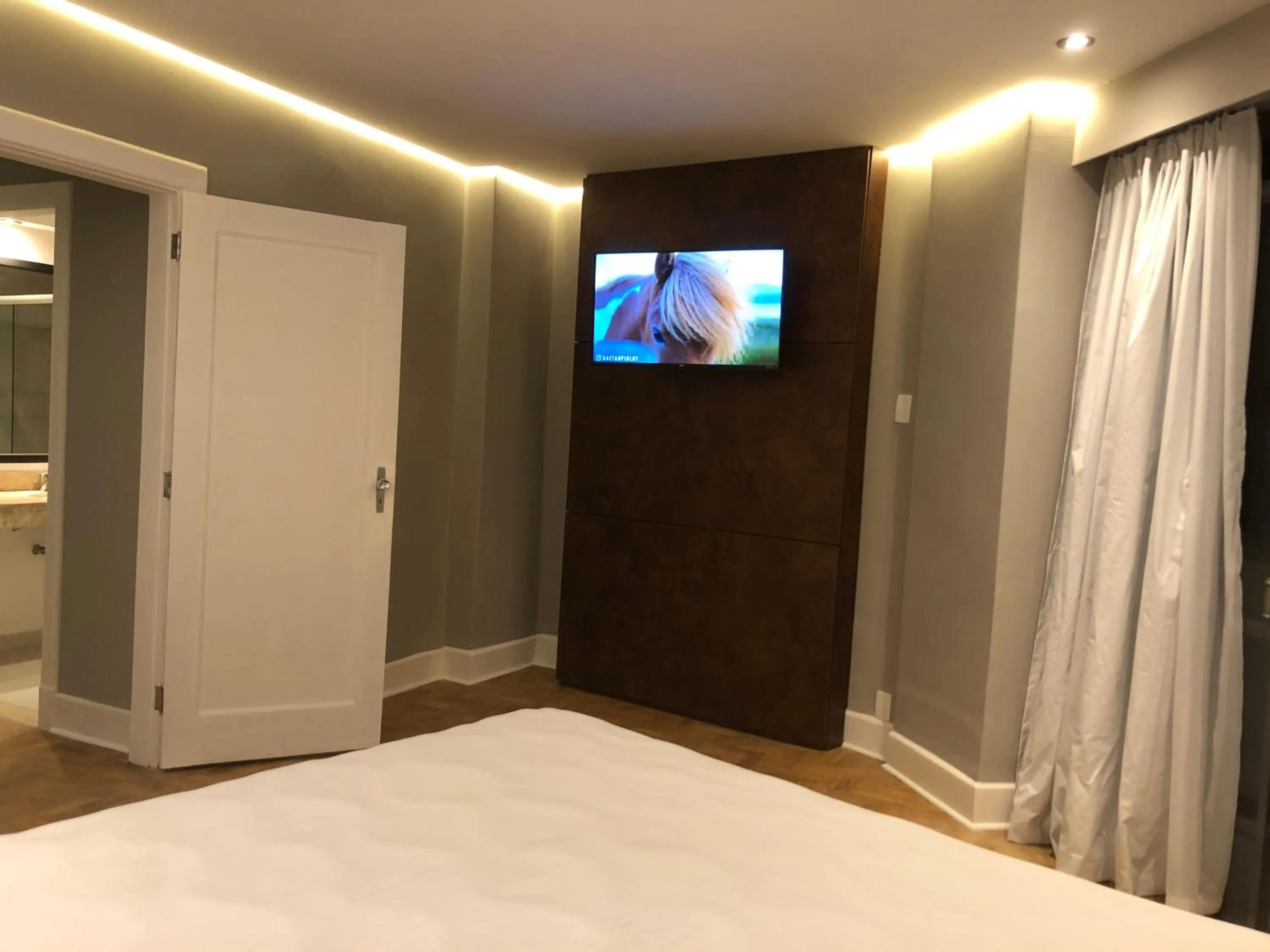 Bed in San Raphael Hotel