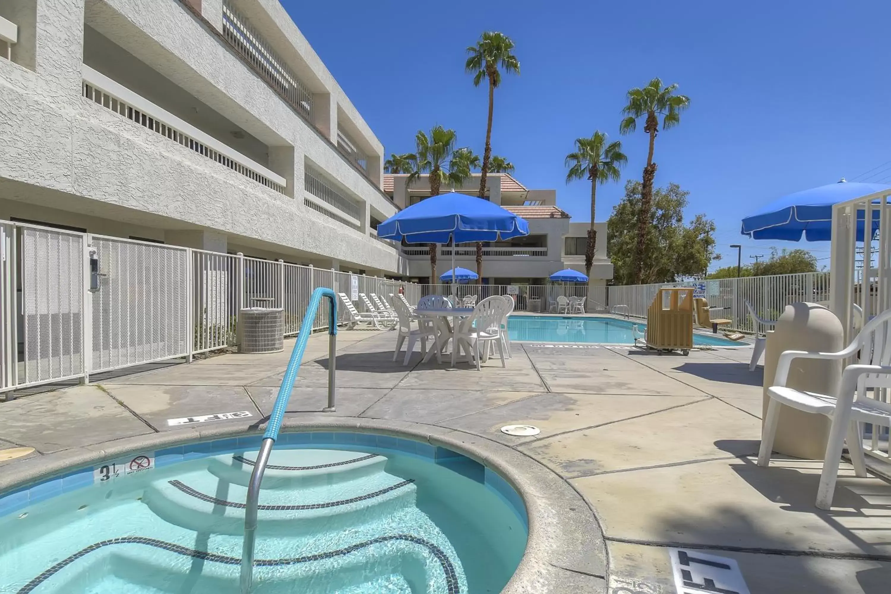 Facade/entrance in Motel 6-Palm Springs, CA - Downtown Facade/entrance in Motel 6-Palm Springs, CA - Downtown