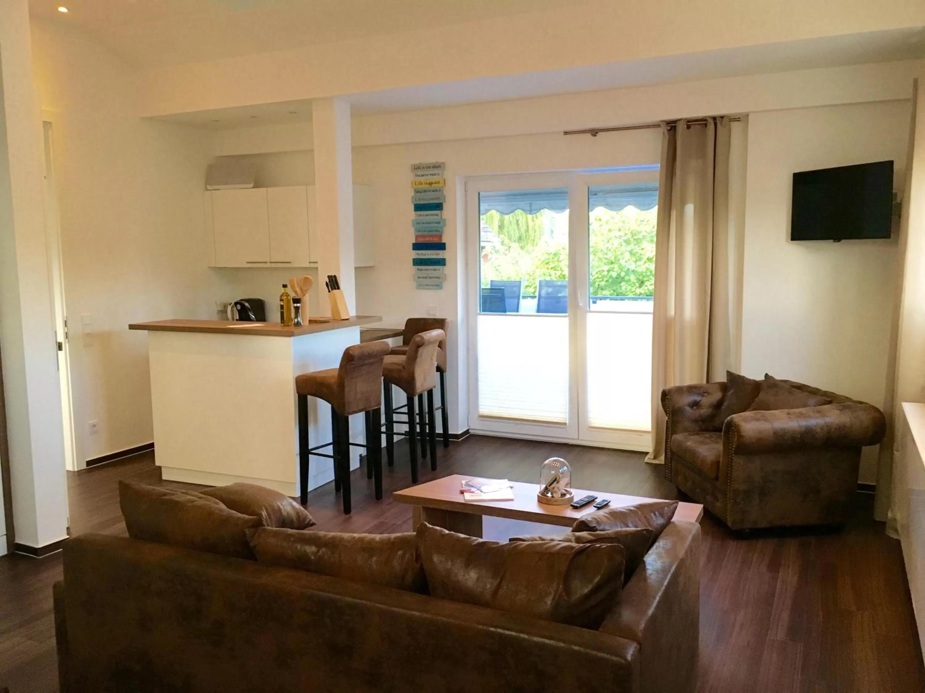 Photo of the whole room in Seaside-Townhouse