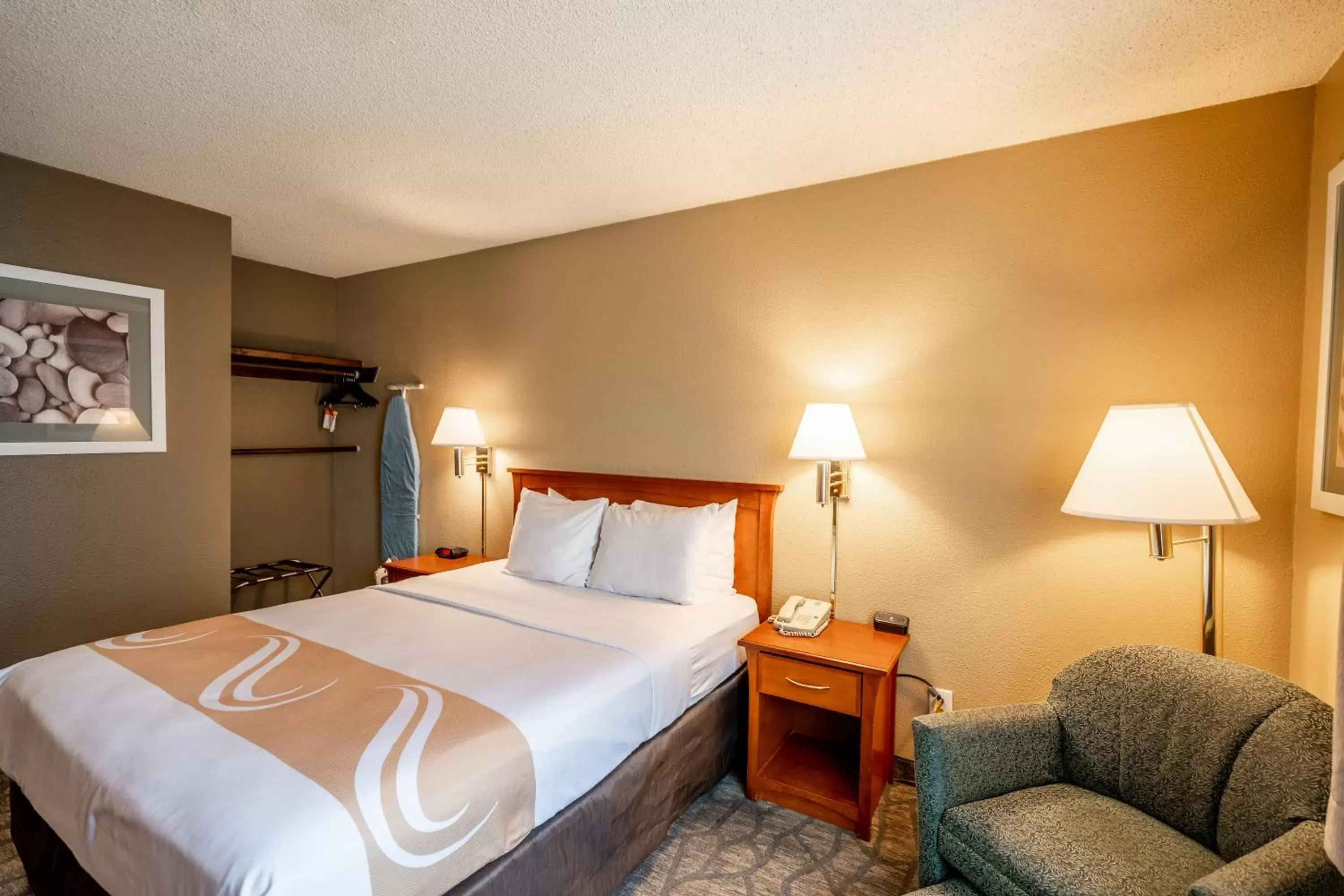 Bedroom, Bed in The Yosemite Inn