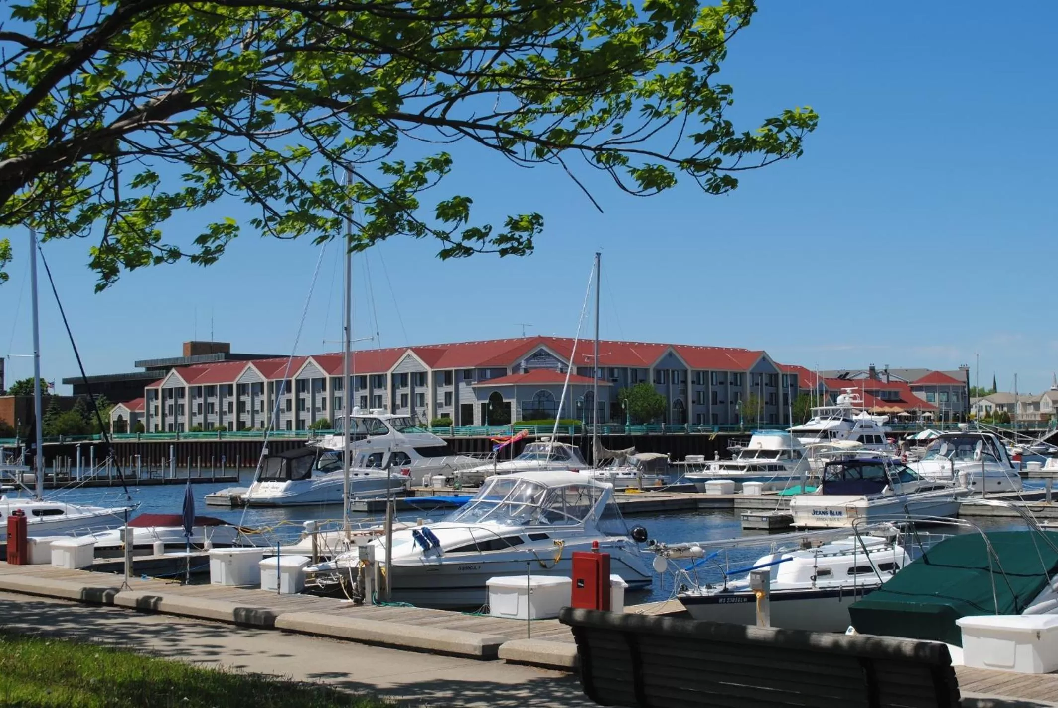 Property building in DoubleTree by Hilton Racine Harbourwalk