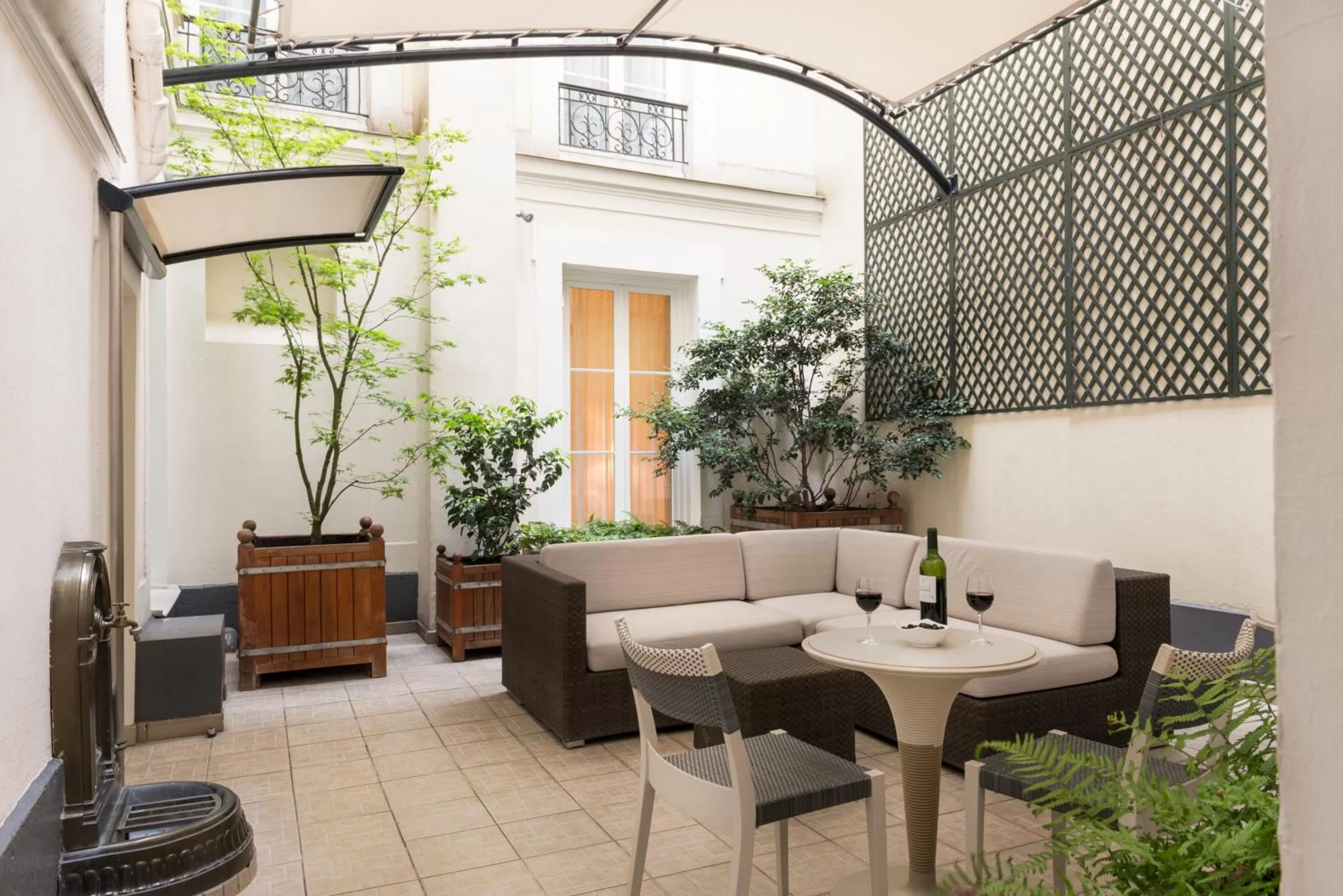 Patio in Magda Champs Elysées