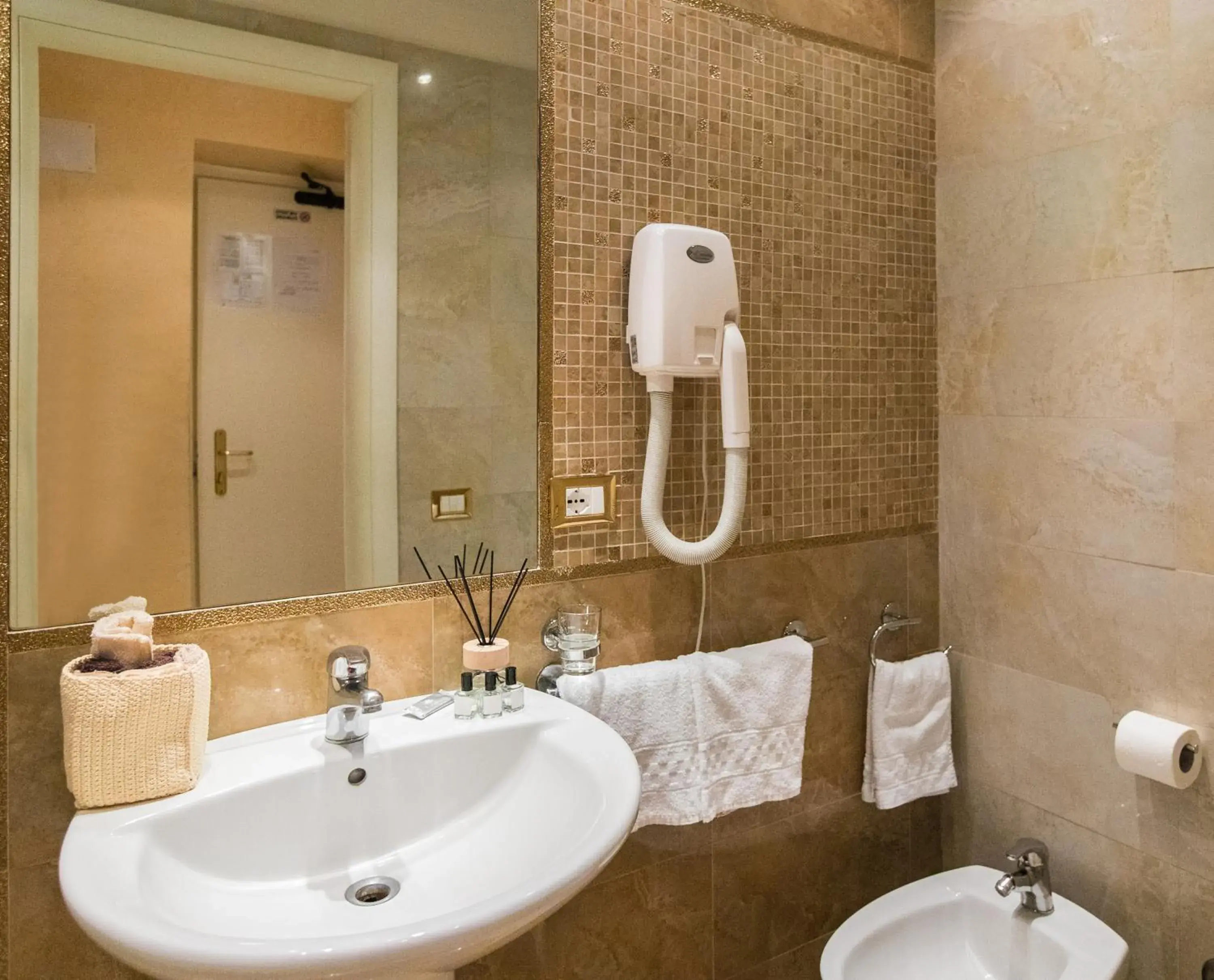 Toilet, Bathroom in Hotel Erdarelli