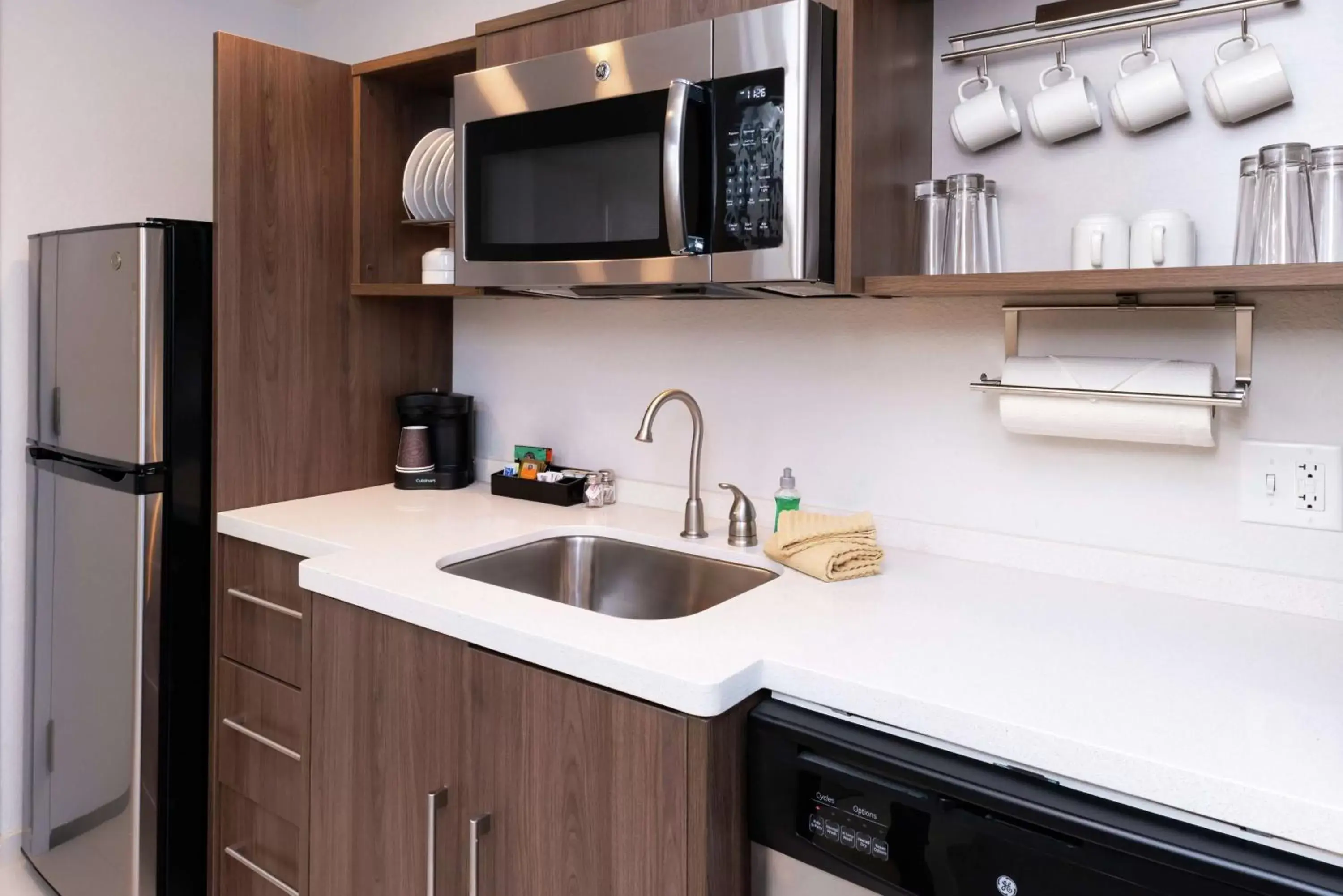 Kitchen or kitchenette, Kitchen/Kitchenette in Home2 Suites by Hilton Columbia Downtown