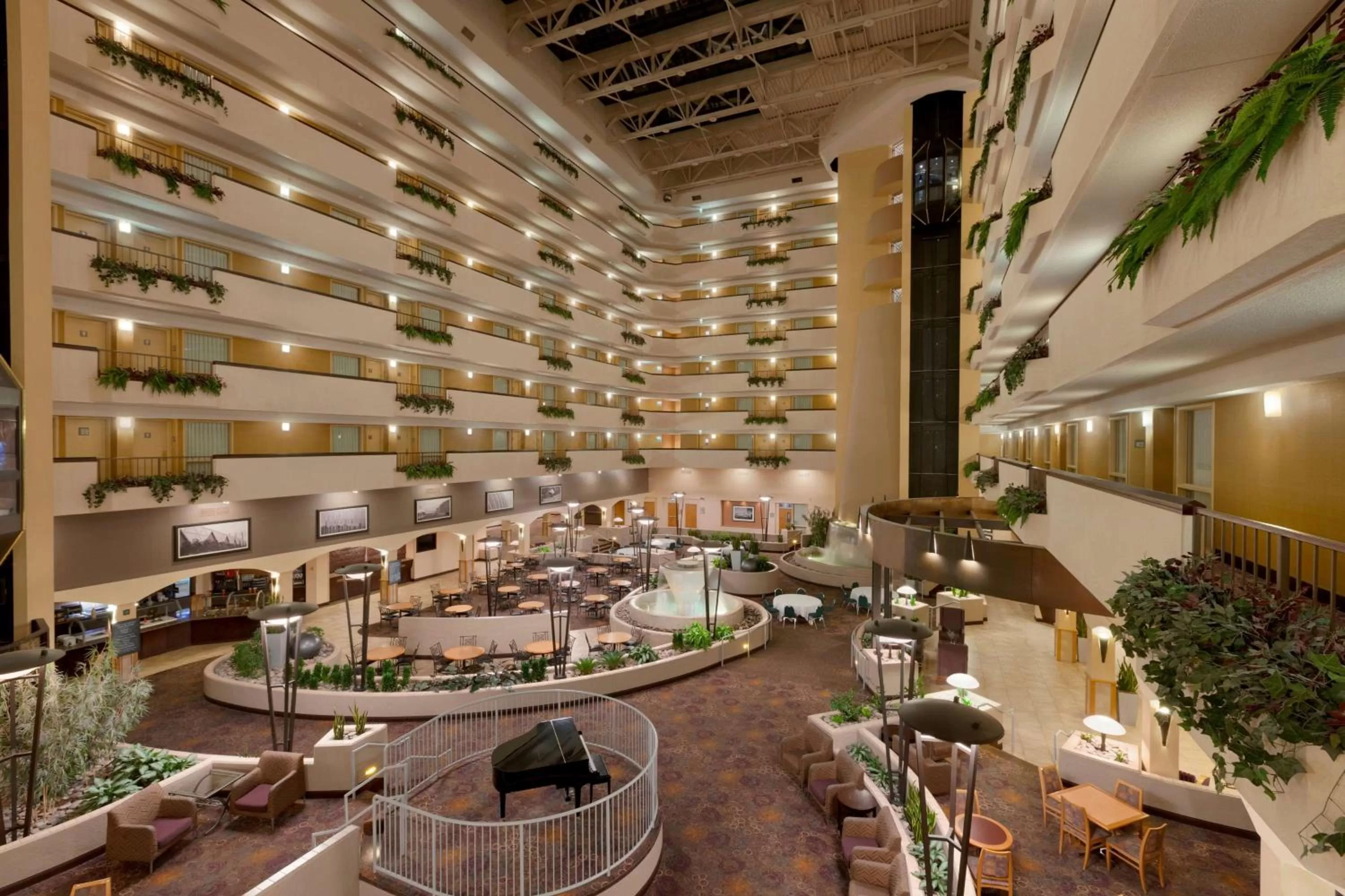 Lobby or reception in Embassy Suites by Hilton Kansas City International Airport