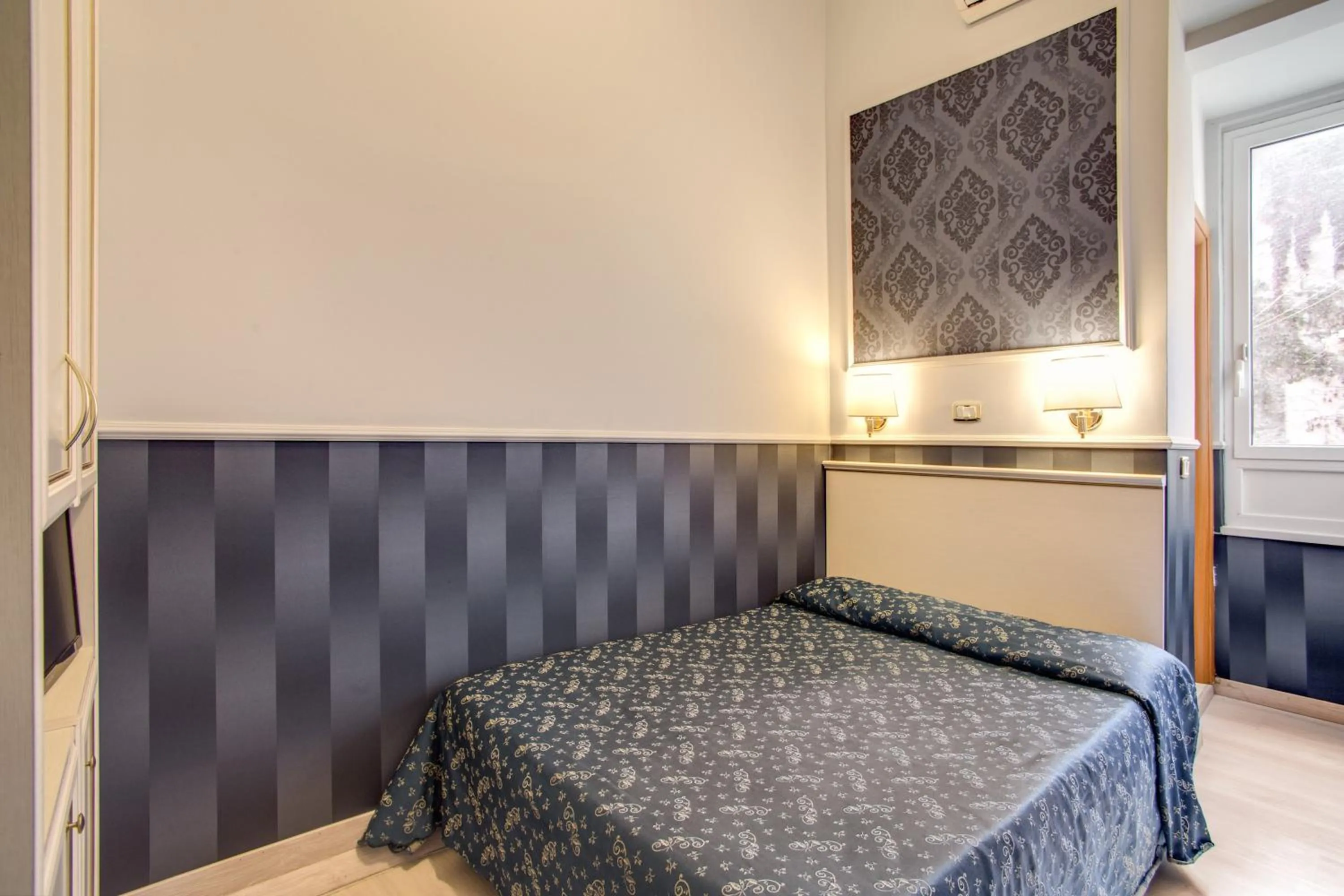 Bedroom, Bed in Hotel Anfiteatro Flavio