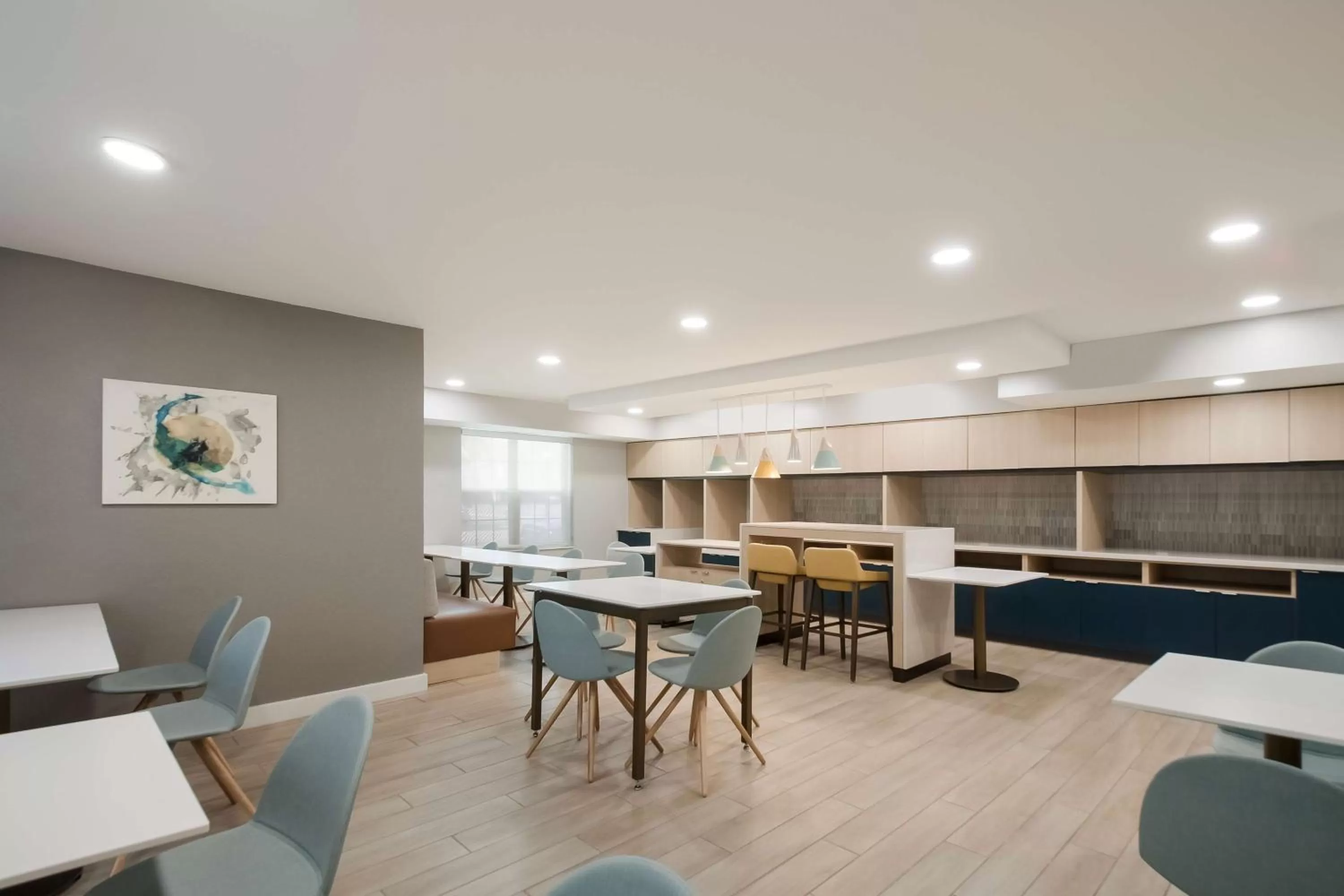 Lobby or reception in Sonesta Simply Suites Falls Church