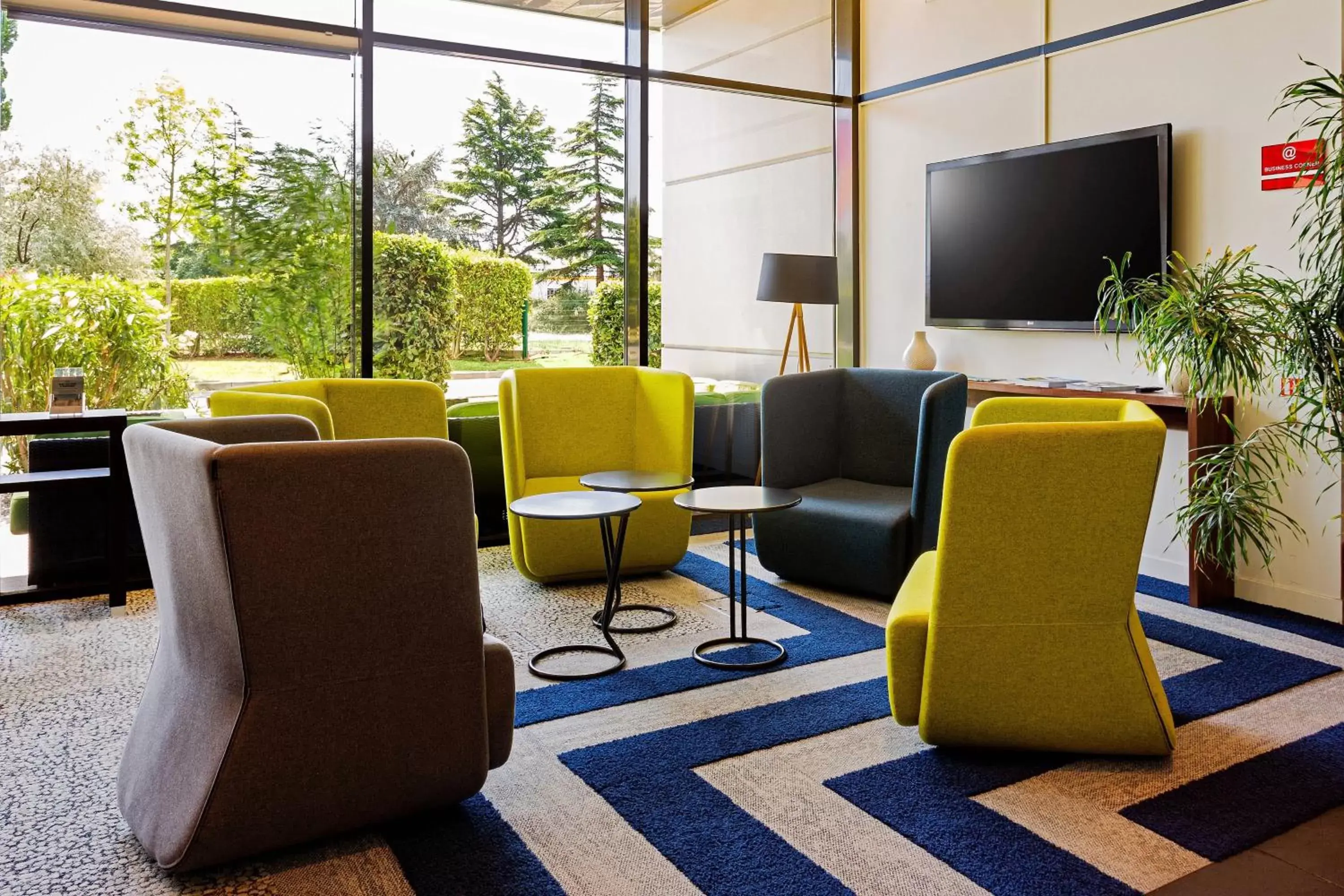 Lobby or reception in Courtyard by Marriott Toulouse Airport