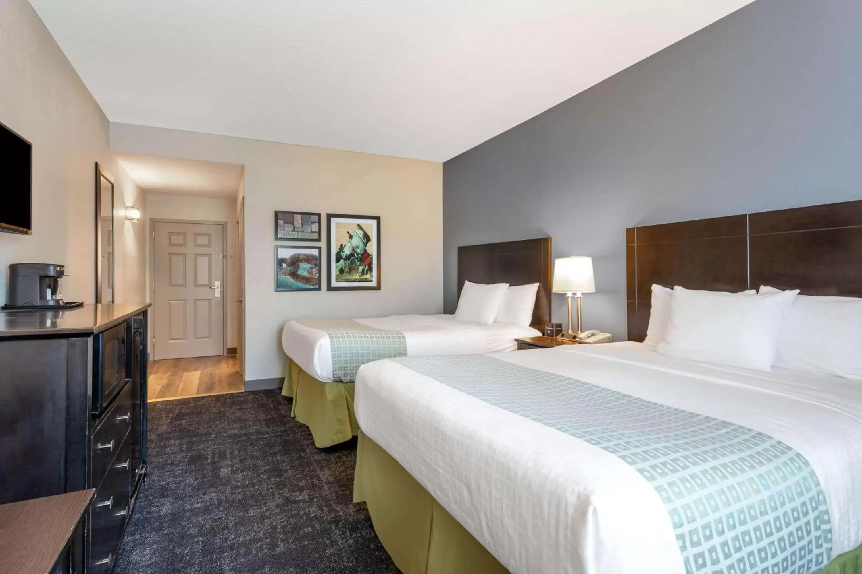 Photo of the whole room, Bed in La Quinta Inn & Suites by Wyndham St. Augustine