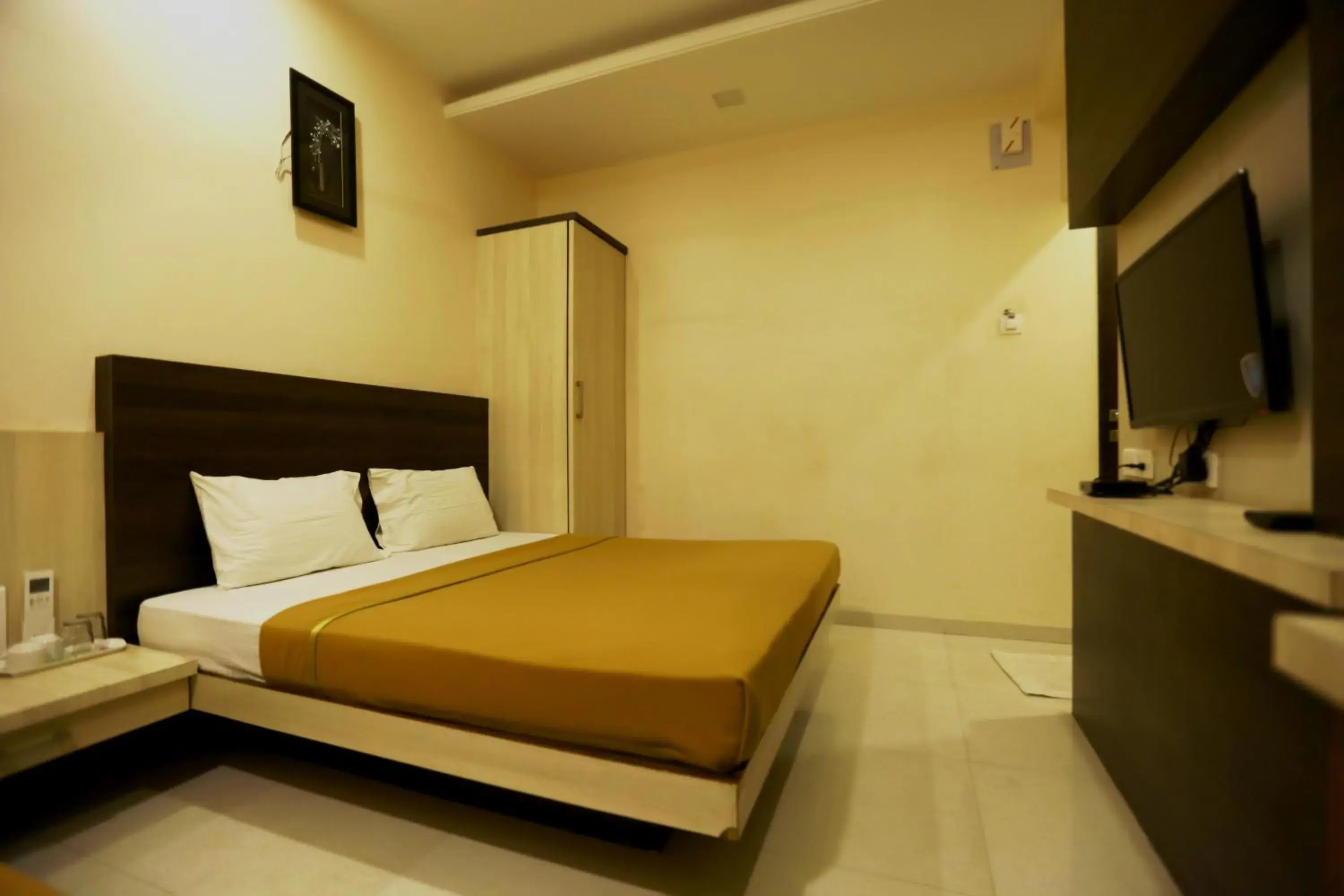 Bed in Hotel Madhuri Executive