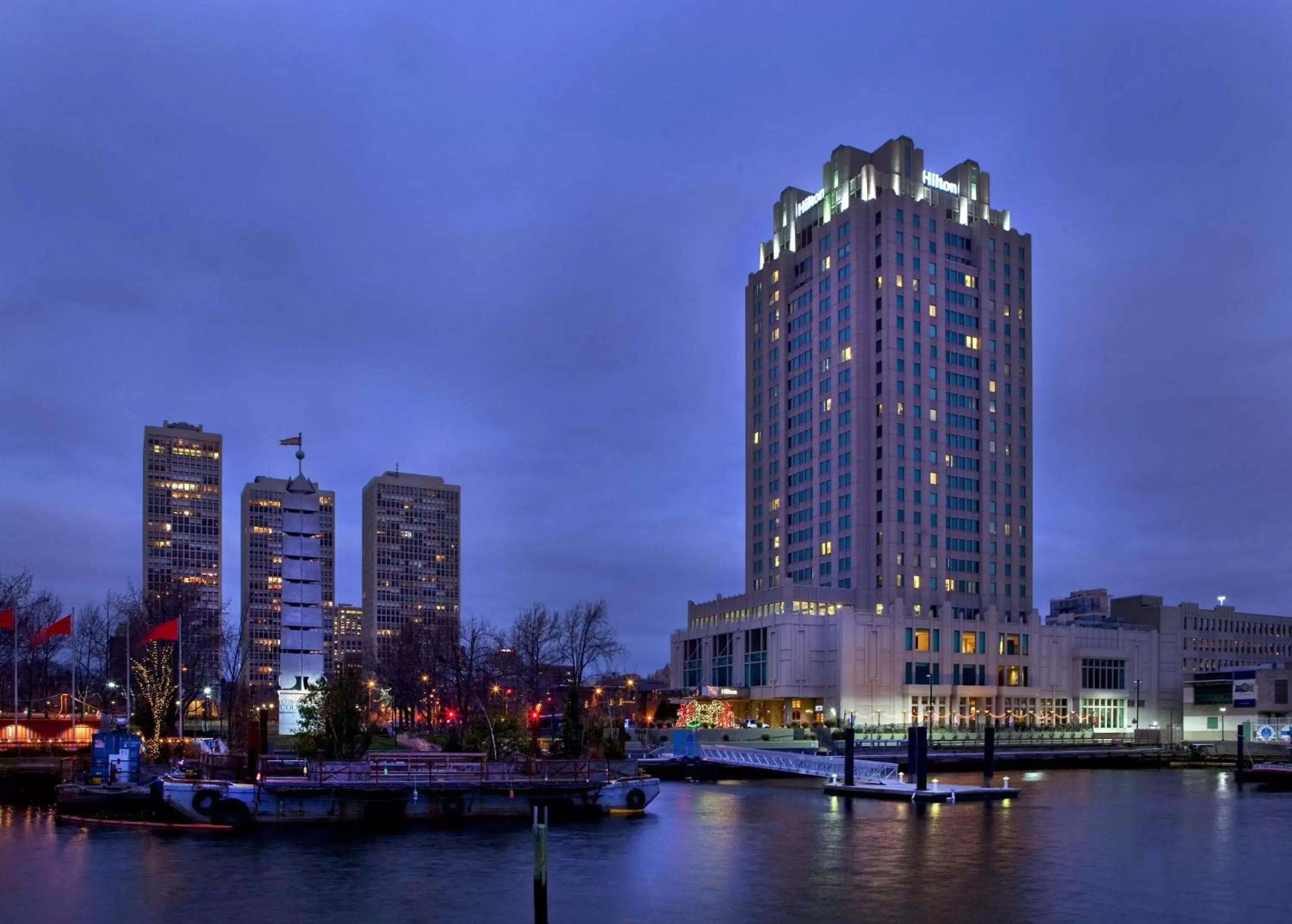 Property building in Hilton Philadelphia at Penn's Landing