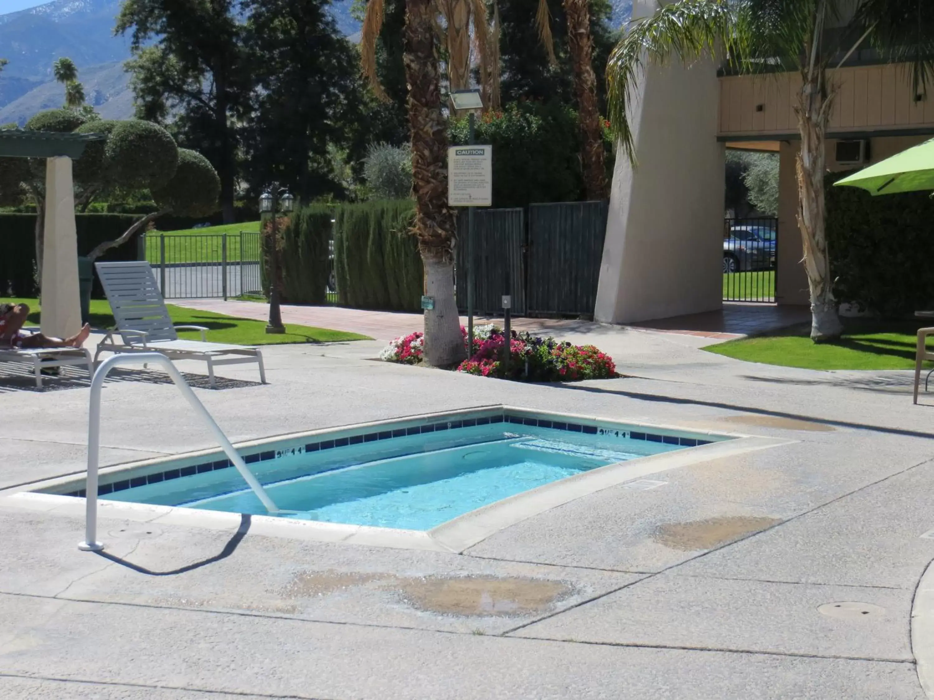 Swimming Pool in Travelodge by Wyndham Palm Springs