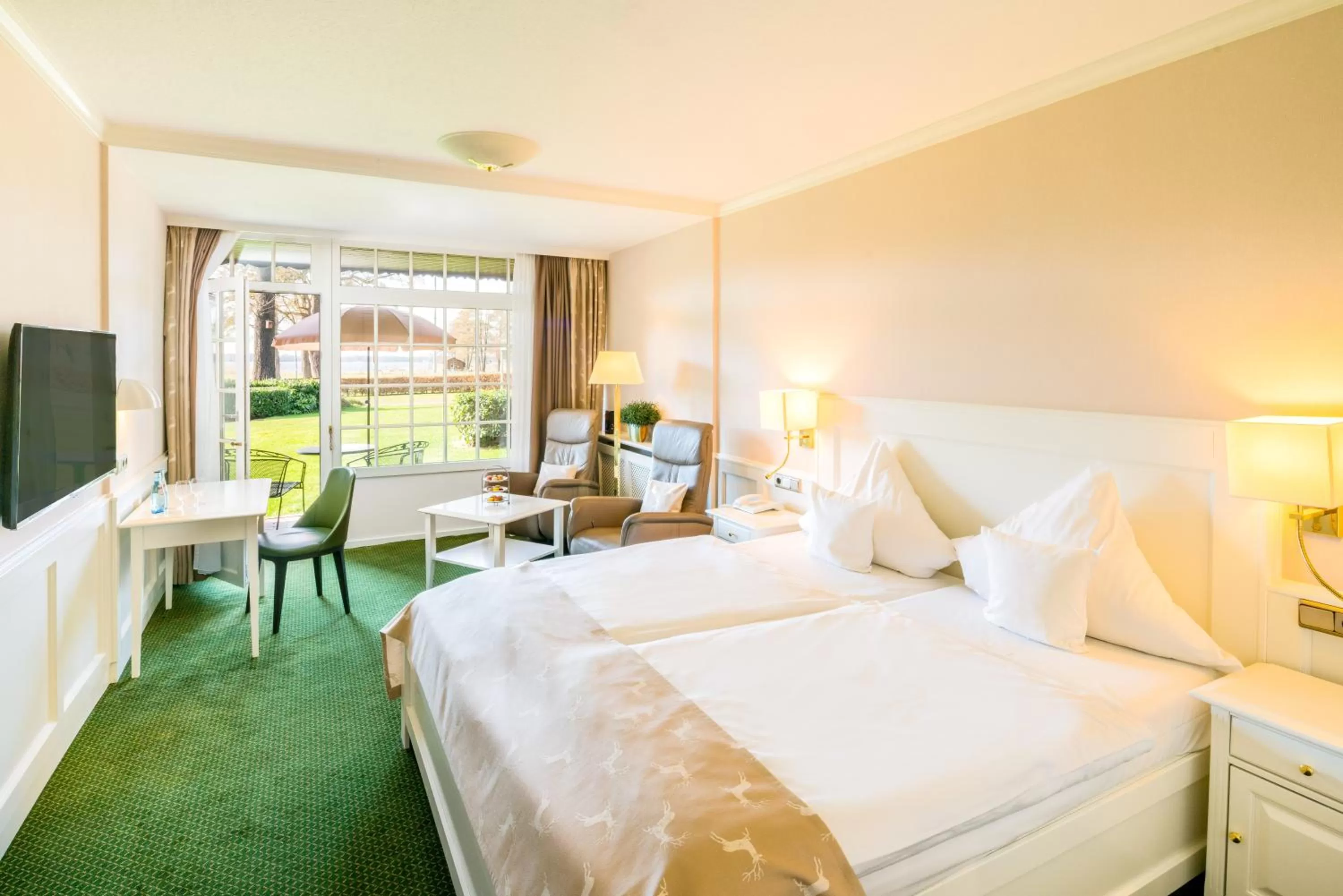 Photo of the whole room, Bed in Romantik Hotel Jagdhaus Eiden am See