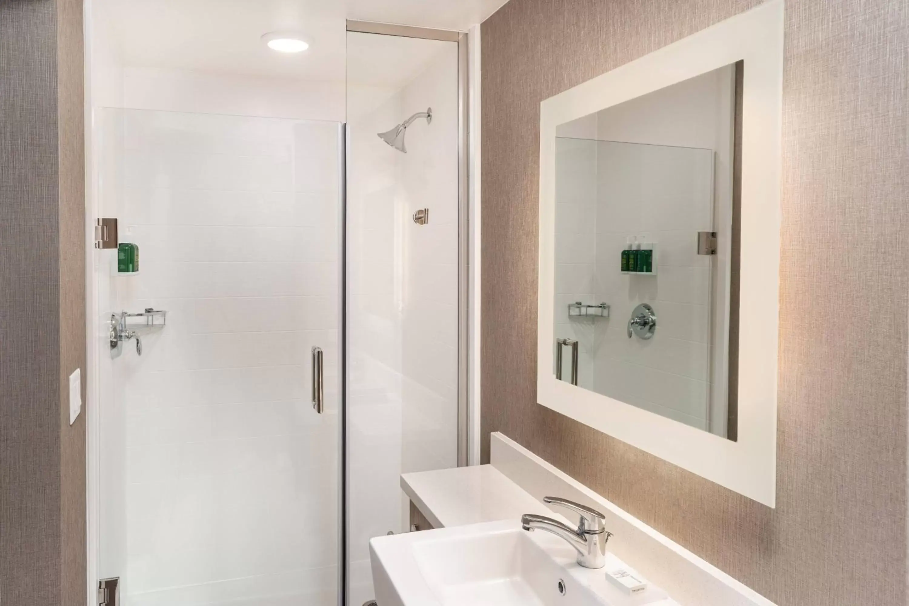 Bathroom in SpringHill Suites by Marriott Irvine Lake Forest