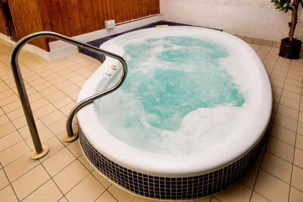 Hot Tub in Wensum Valley Hotel Golf and Country Club