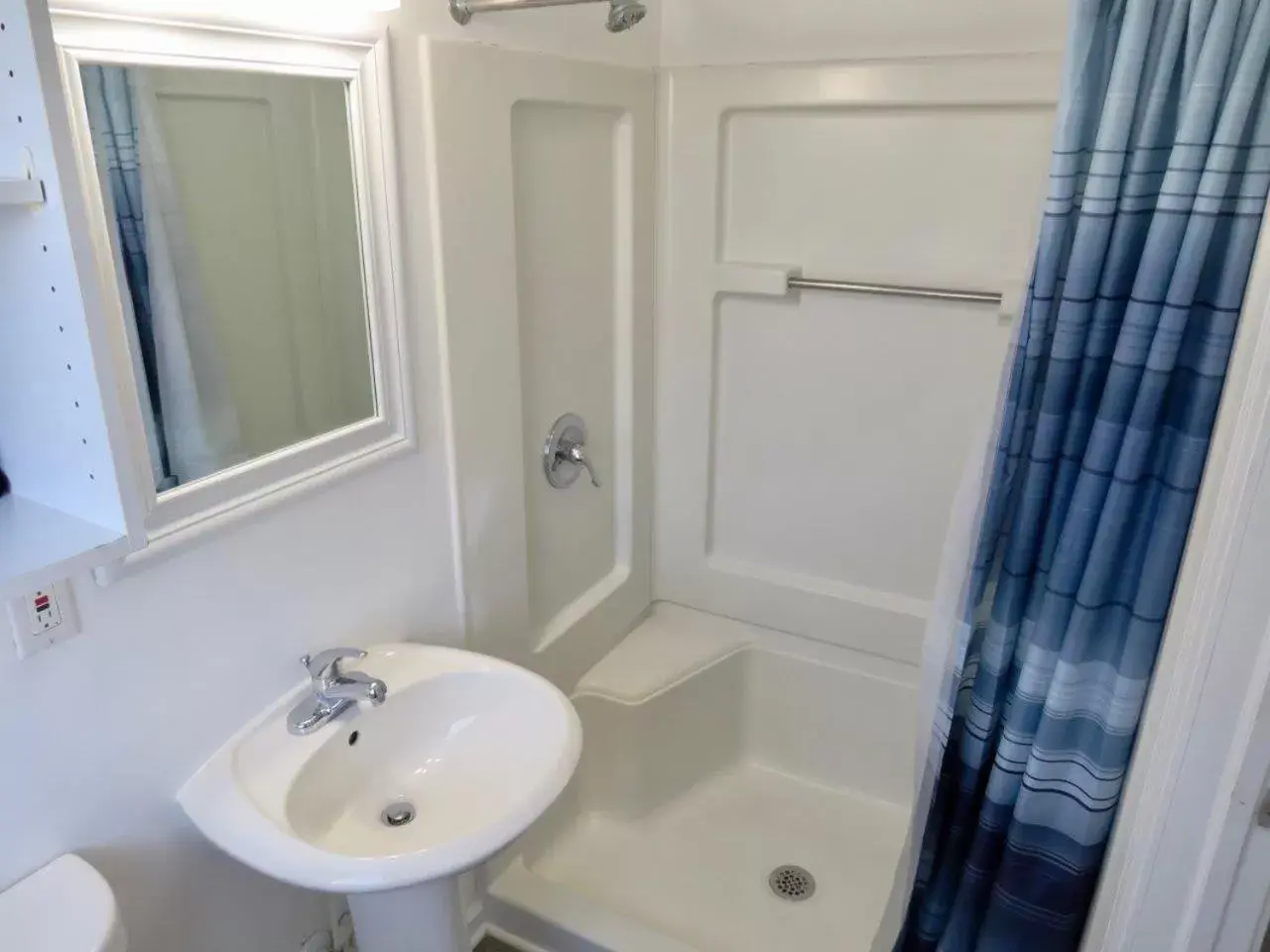 Bathroom in Saltaire Cottages