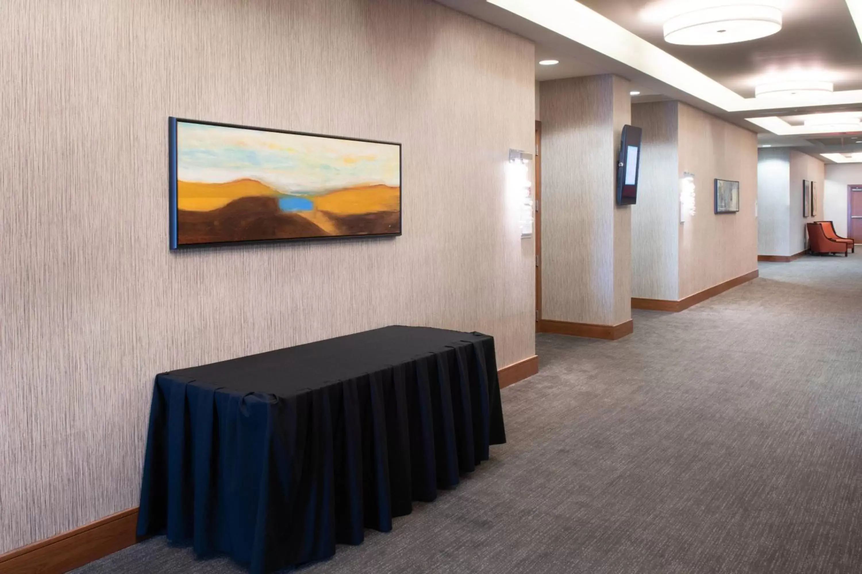 Meeting/conference room, TV/Entertainment Center in SpringHill Suites by Marriott Las Vegas Convention Center