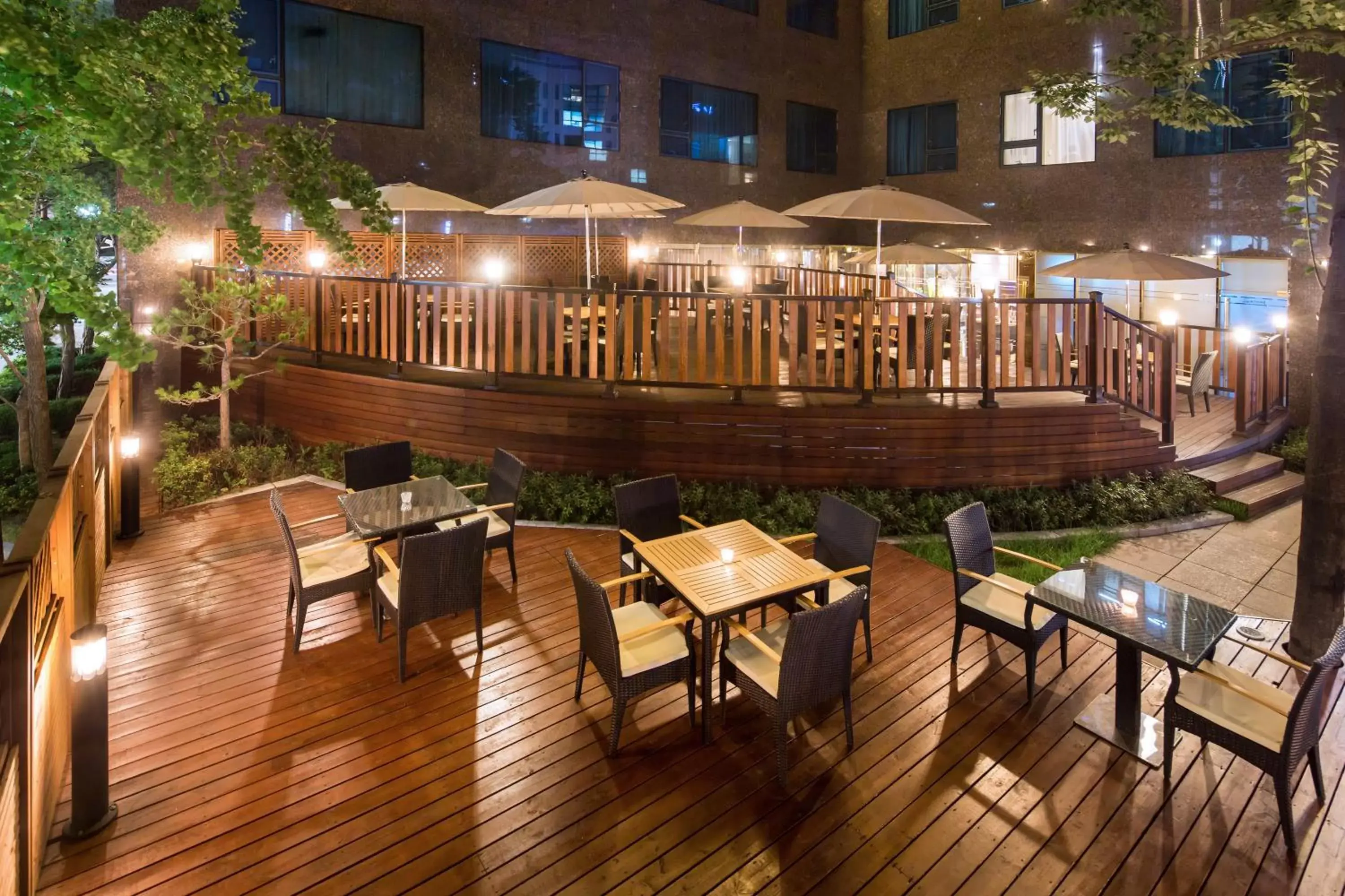 Balcony/Terrace, Restaurant/Places to Eat in Golden Seoul Hotel