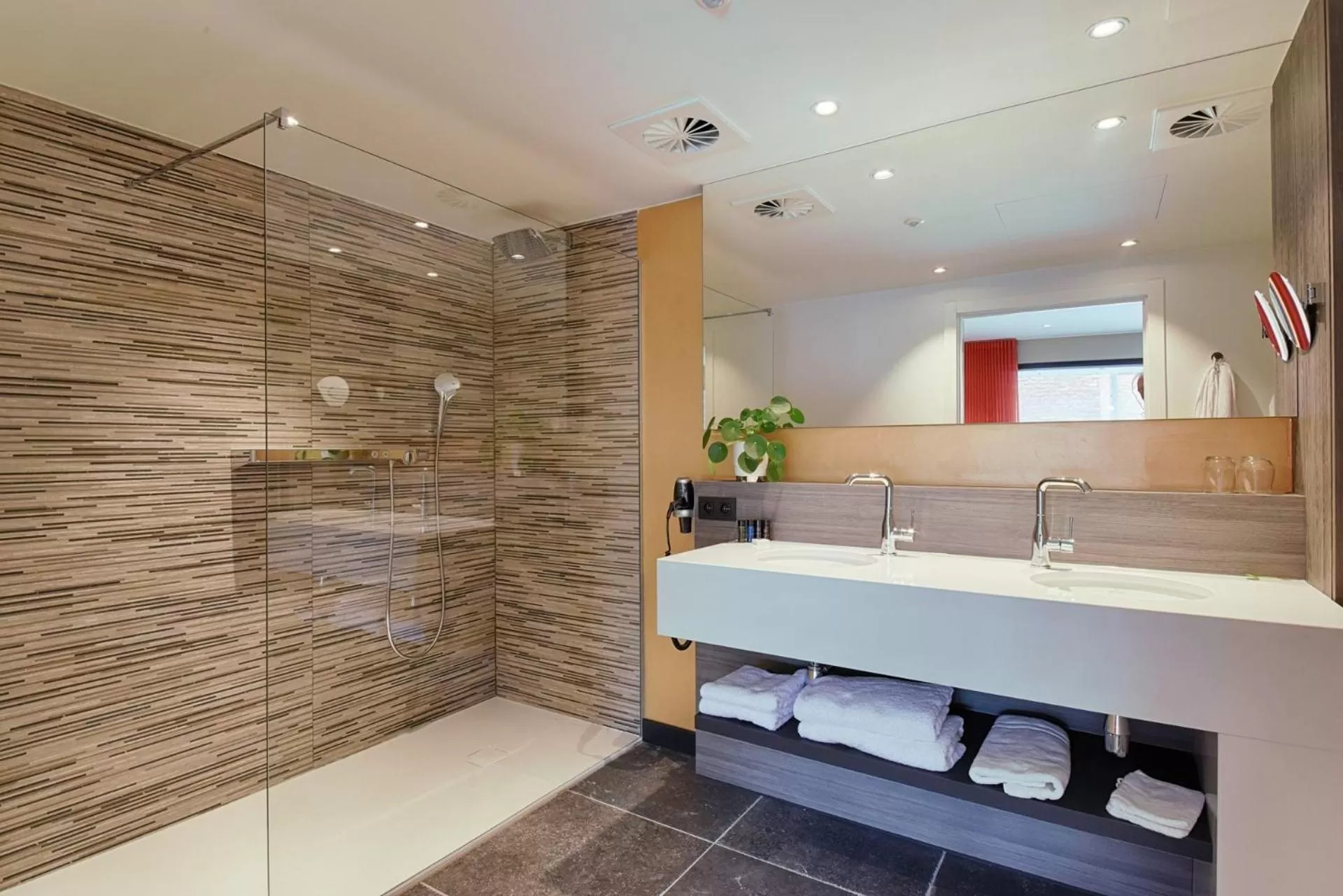 Shower in twee broeders