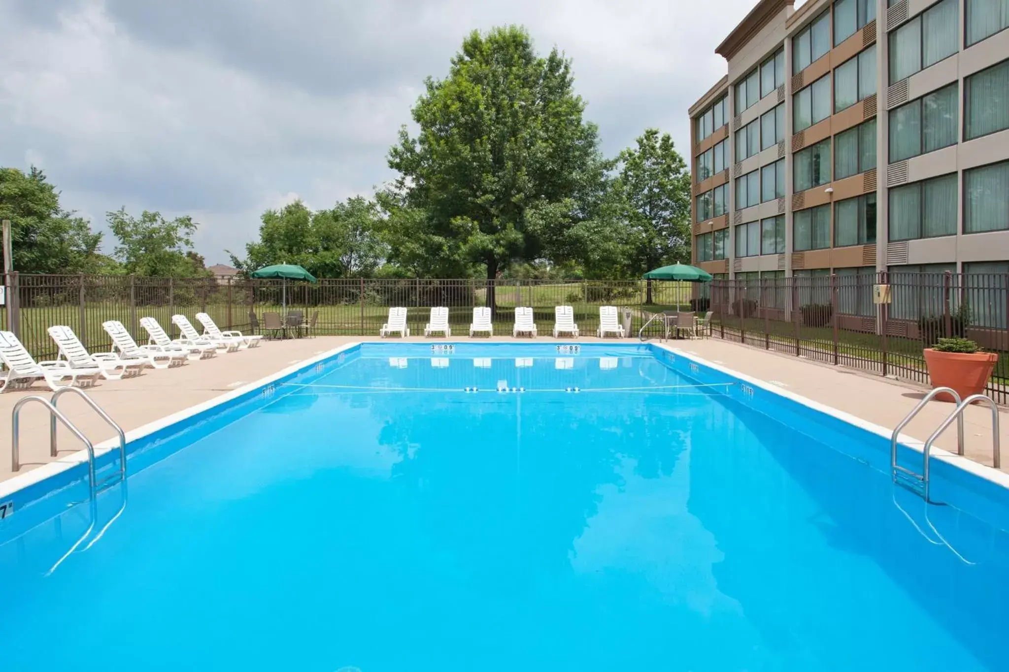 Swimming Pool in Holiday Inn Weirton-Steubenville Area