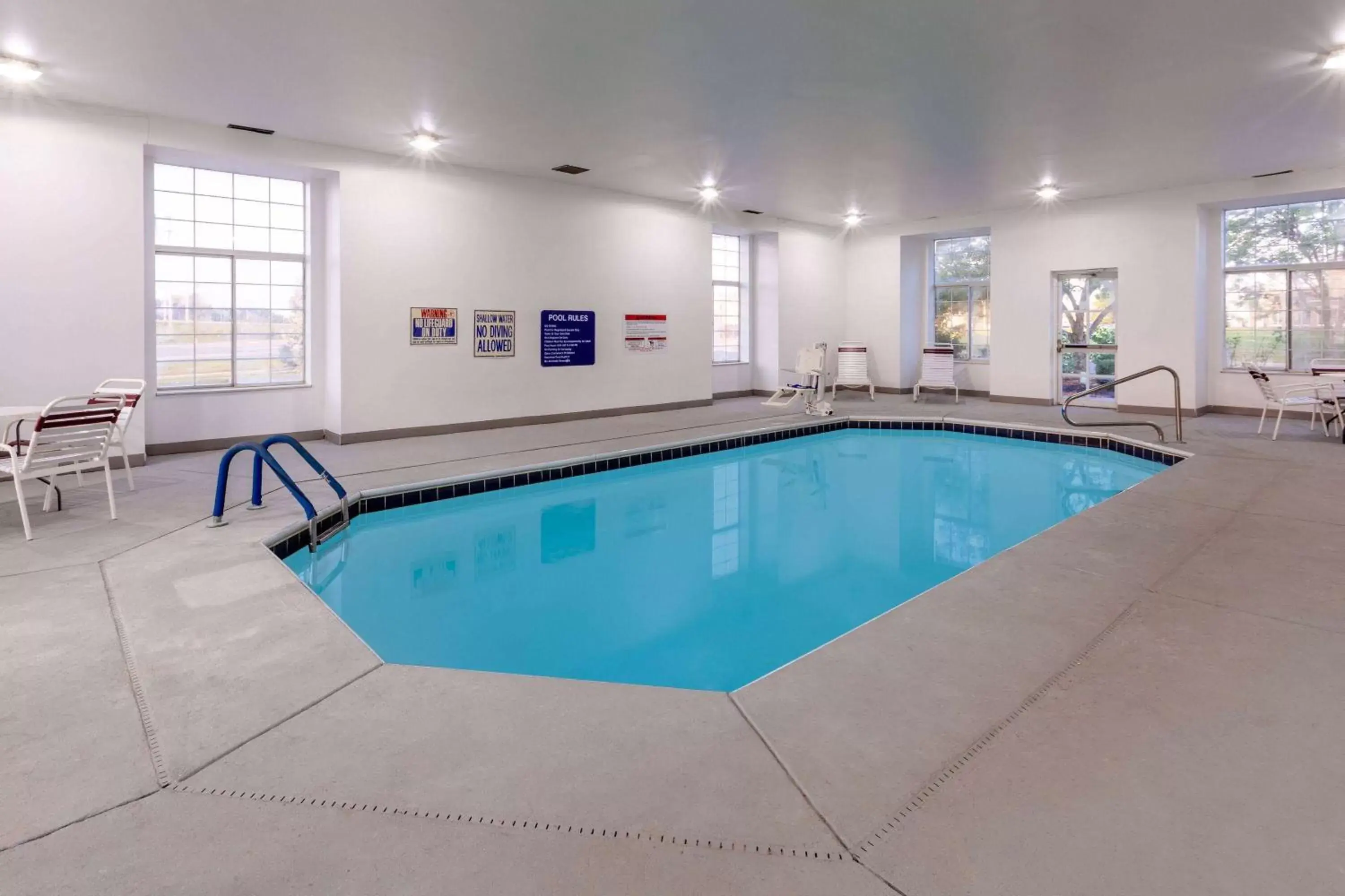 Pool view, Swimming Pool in Microtel Inn & Suites by Wyndham Sunbury - Columbus North