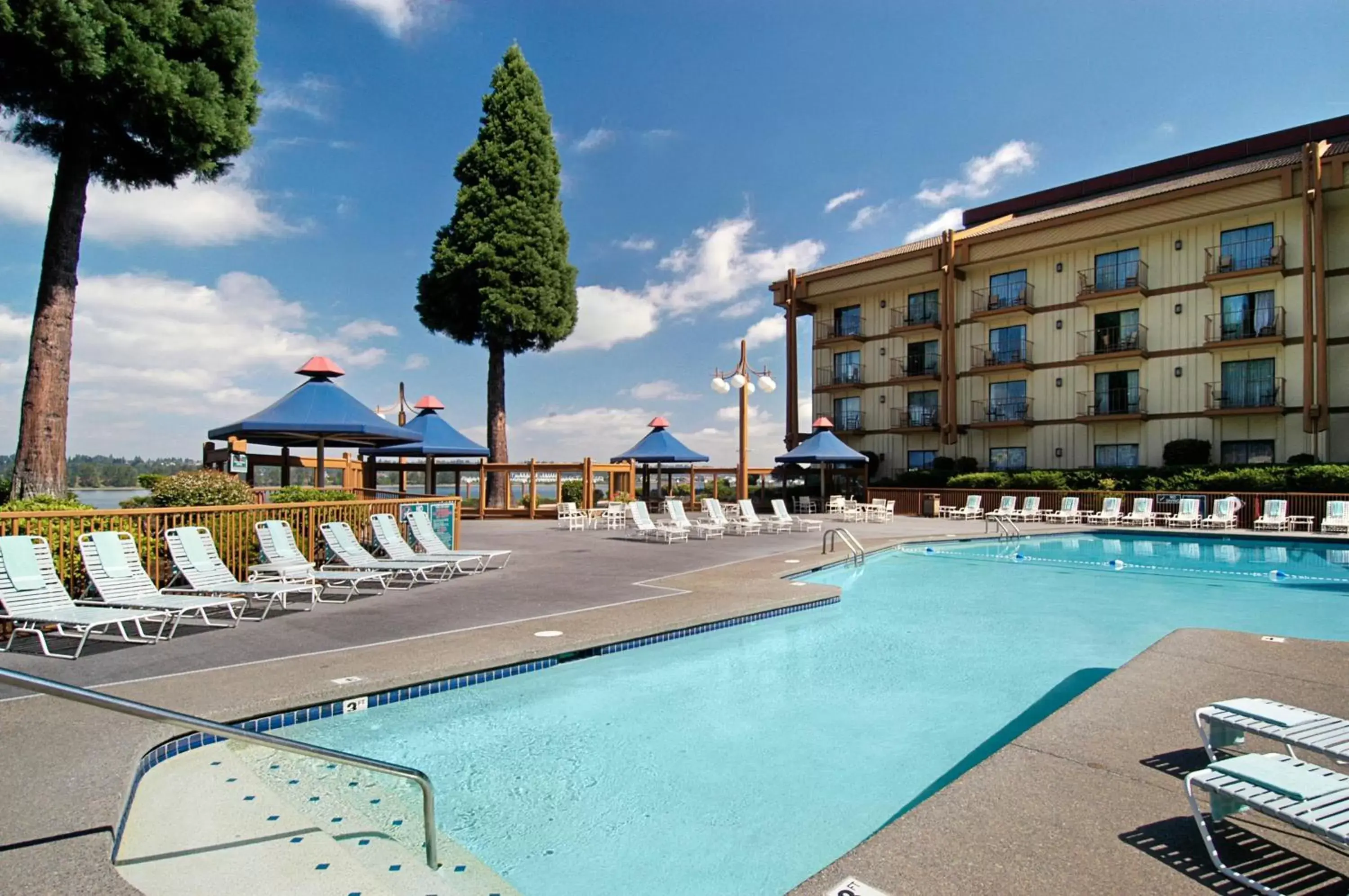 Swimming Pool in Holiday Inn - Portland - Columbia Riverfront, an IHG Hotel