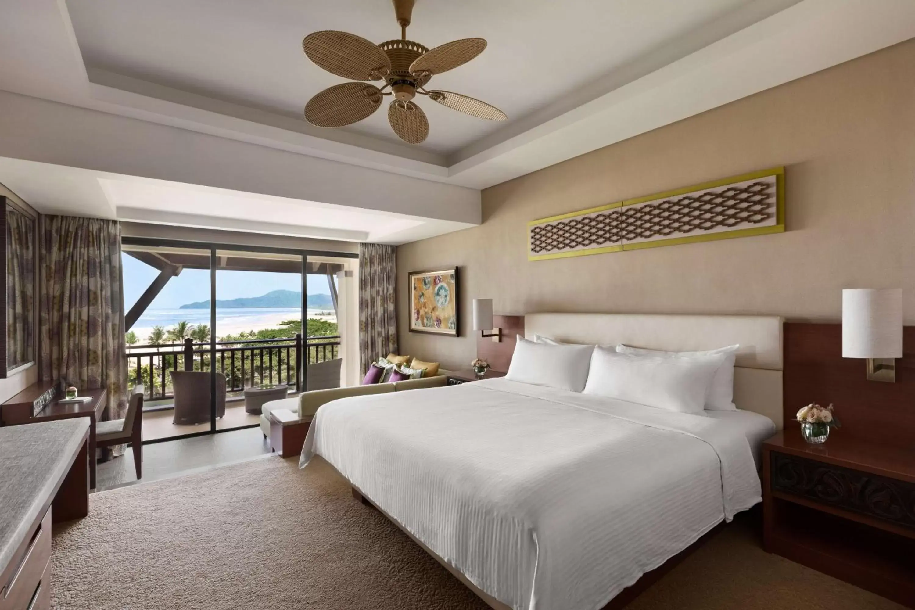 Photo of the whole room, Bed in Shangri-La Rasa Ria, Kota Kinabalu Photo of the whole room, Bed in Shangri-La Rasa Ria, Kota Kinabalu