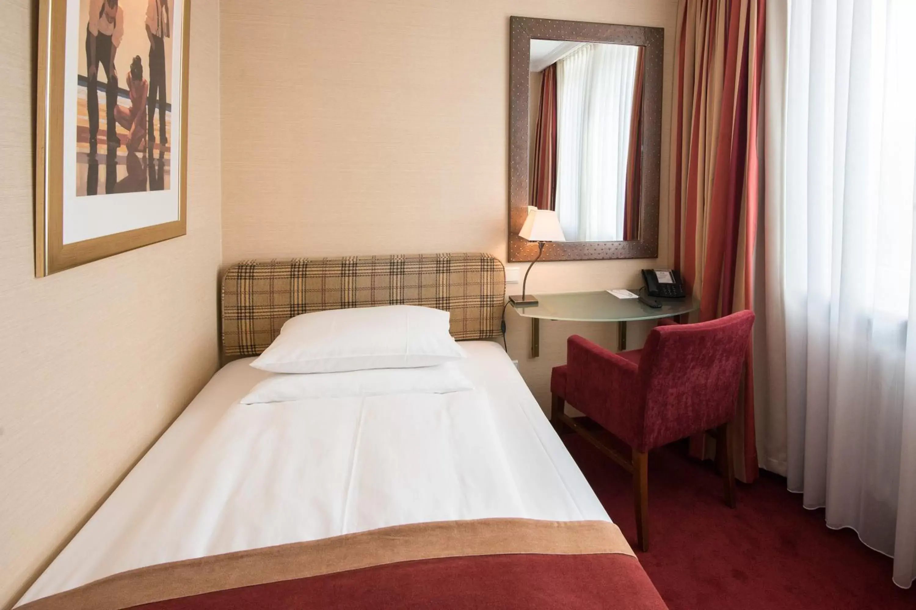 Bedroom, Bed in Best Western Plus Hotel St. Raphael