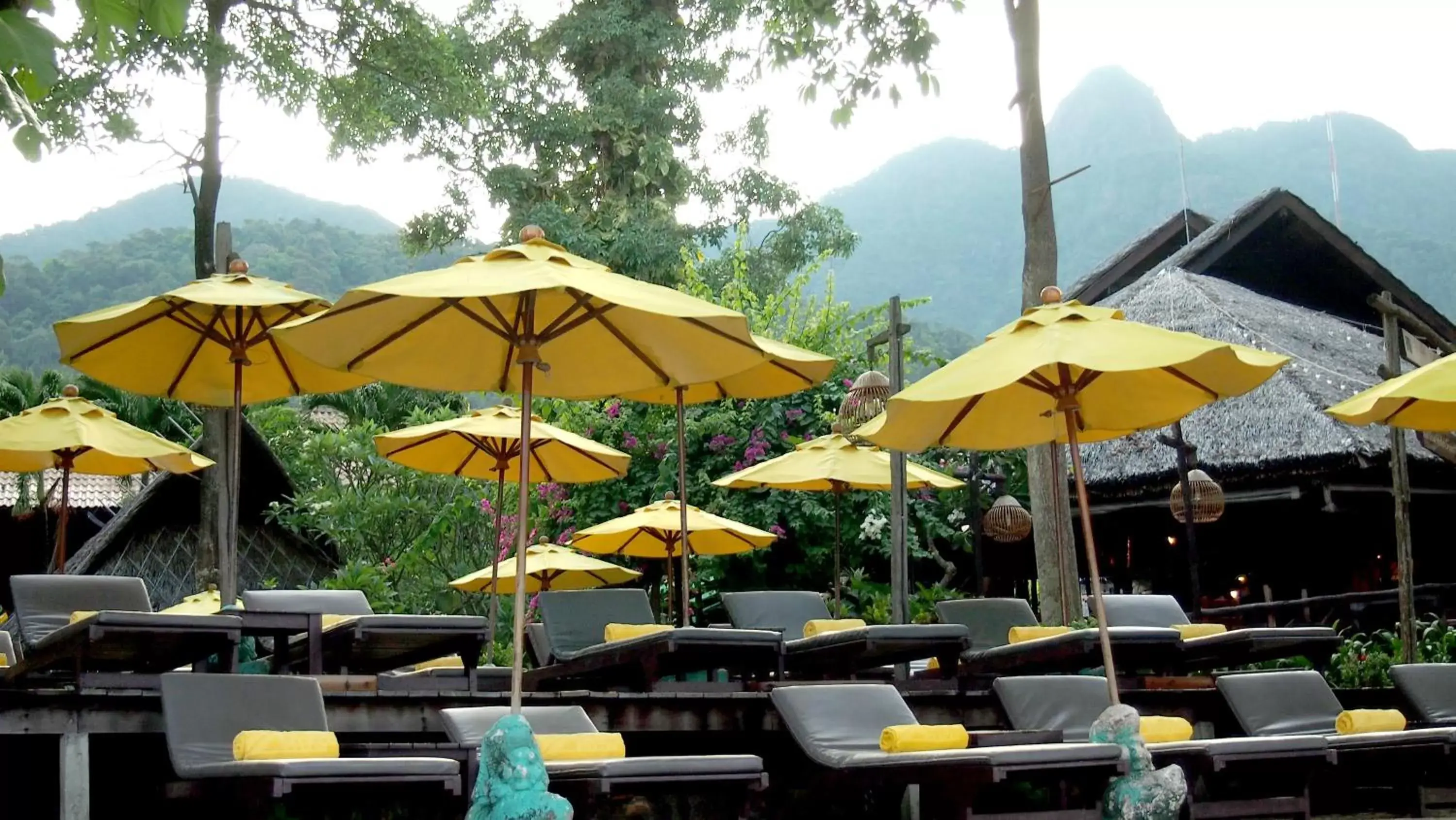 Swimming pool, Restaurant/Places to Eat in Banpu Koh Chang Resort