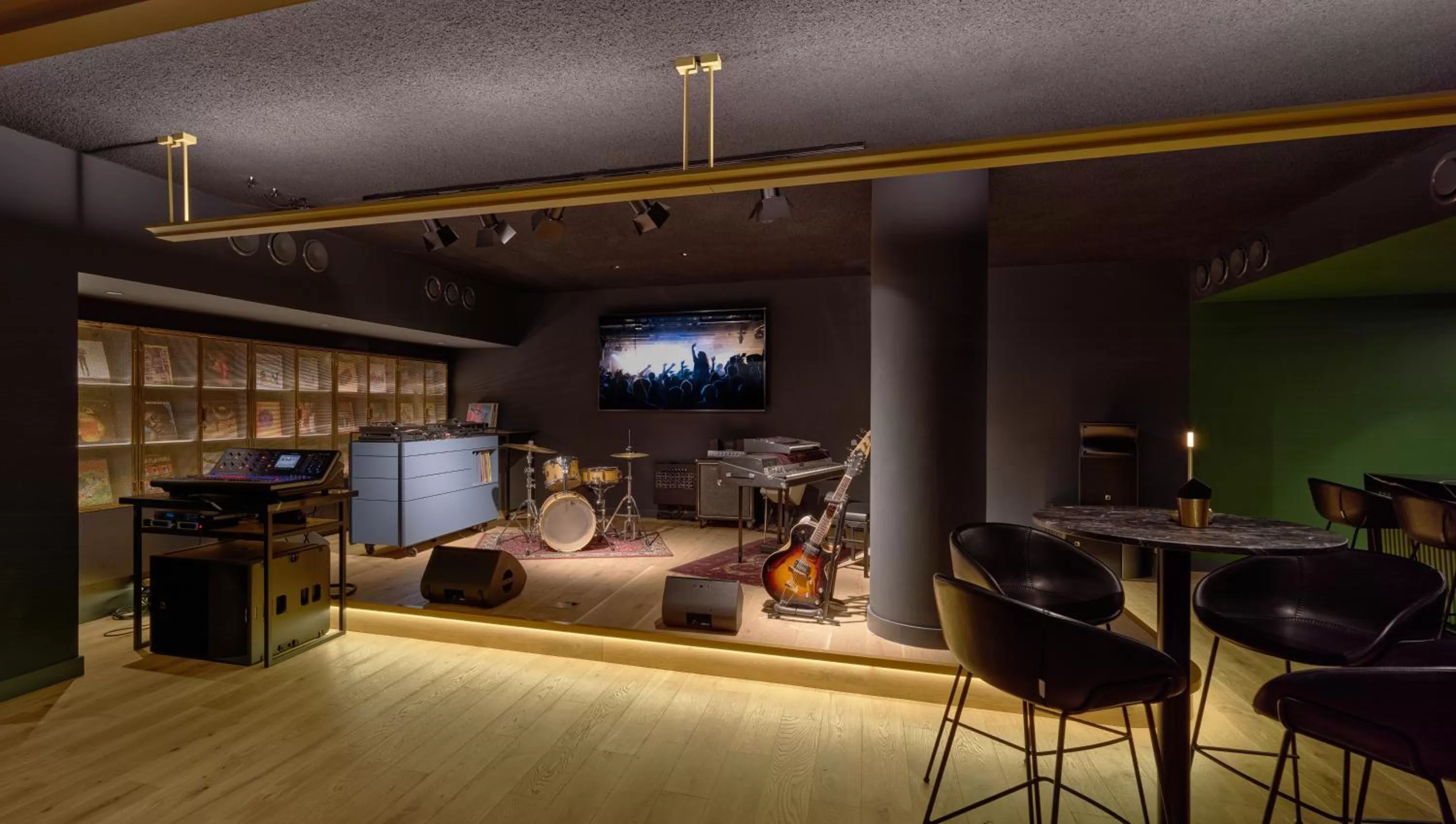 Nightclub / DJ in Eden Hotel Amsterdam