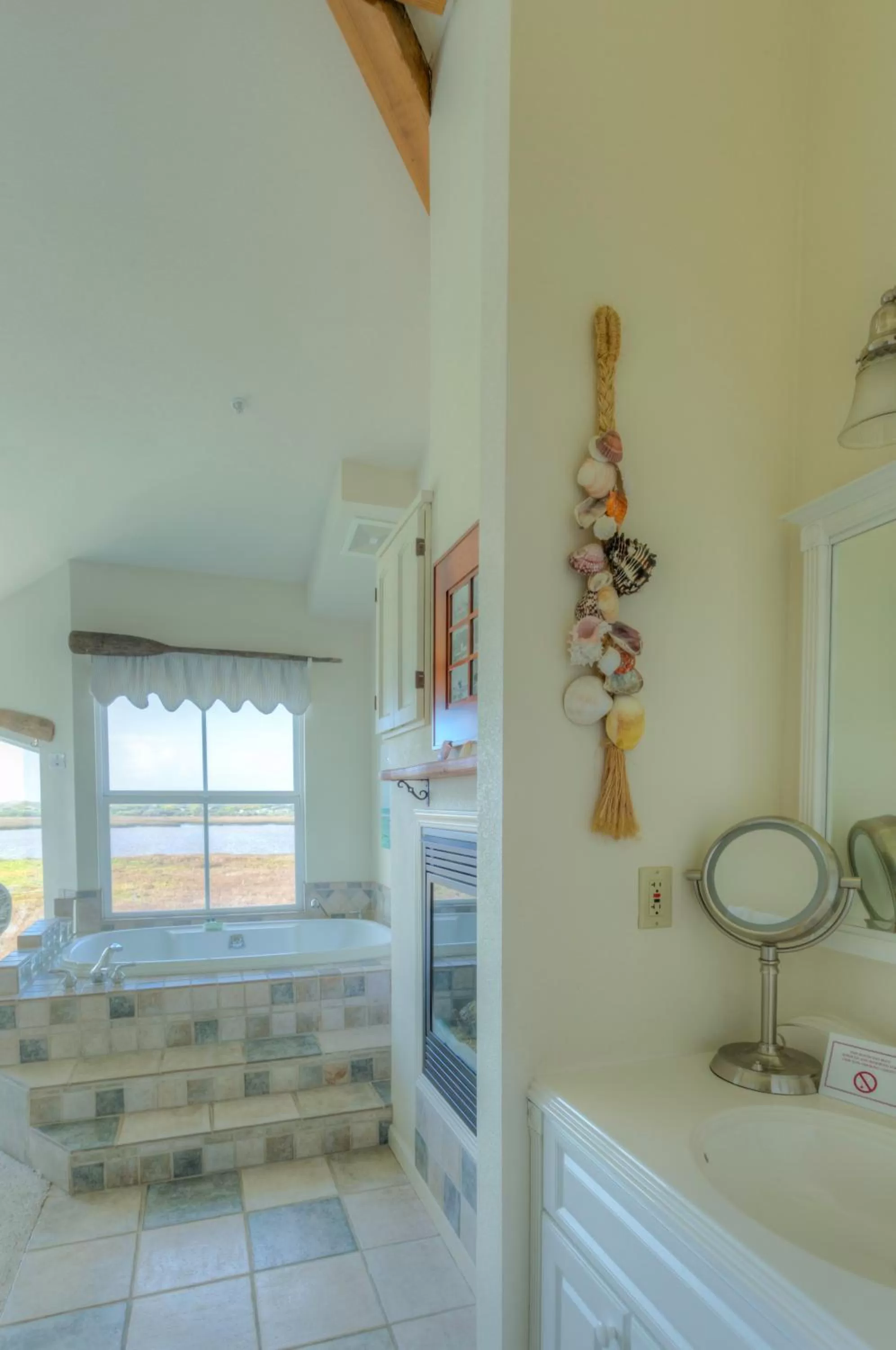 Day in Captain's Inn at Moss Landing